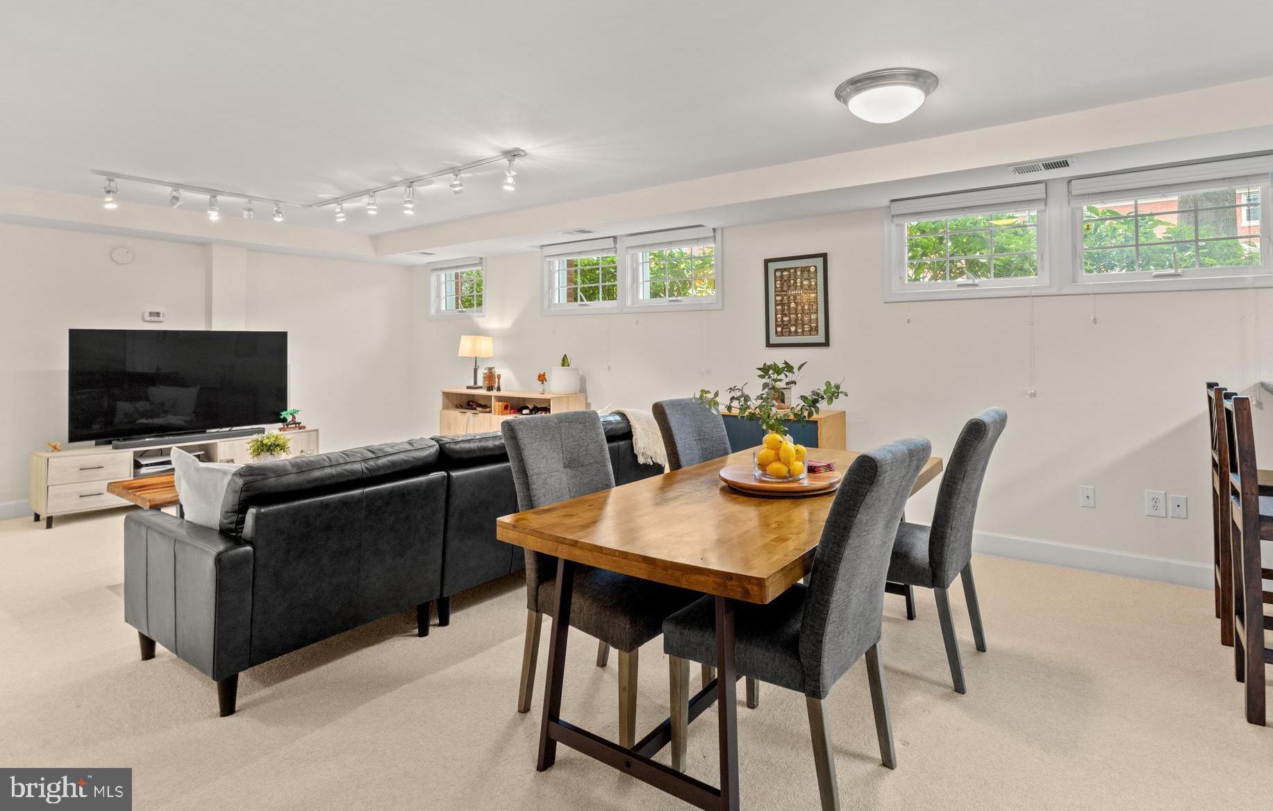 RIVERTON - Residential Lease