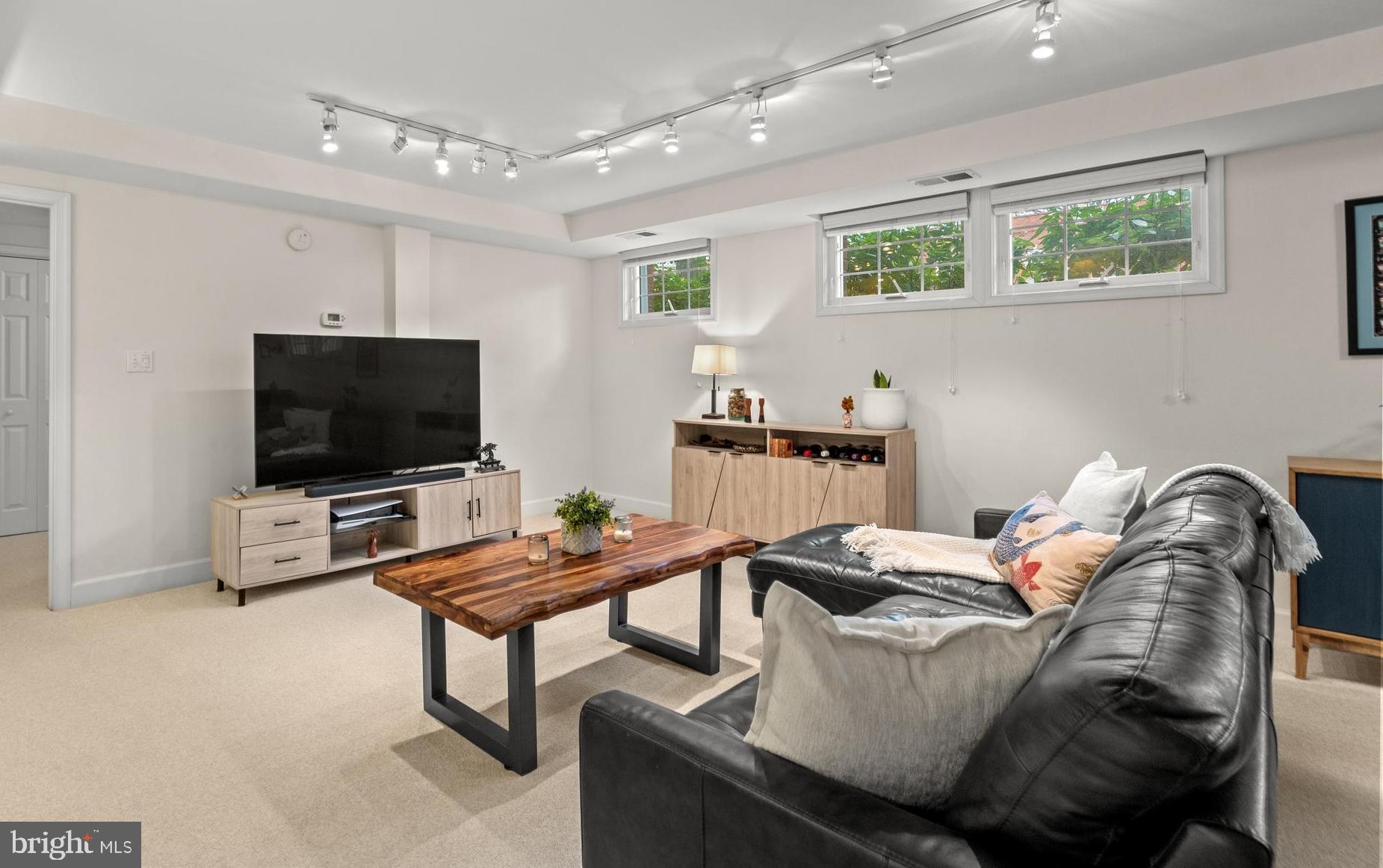 RIVERTON - Residential Lease