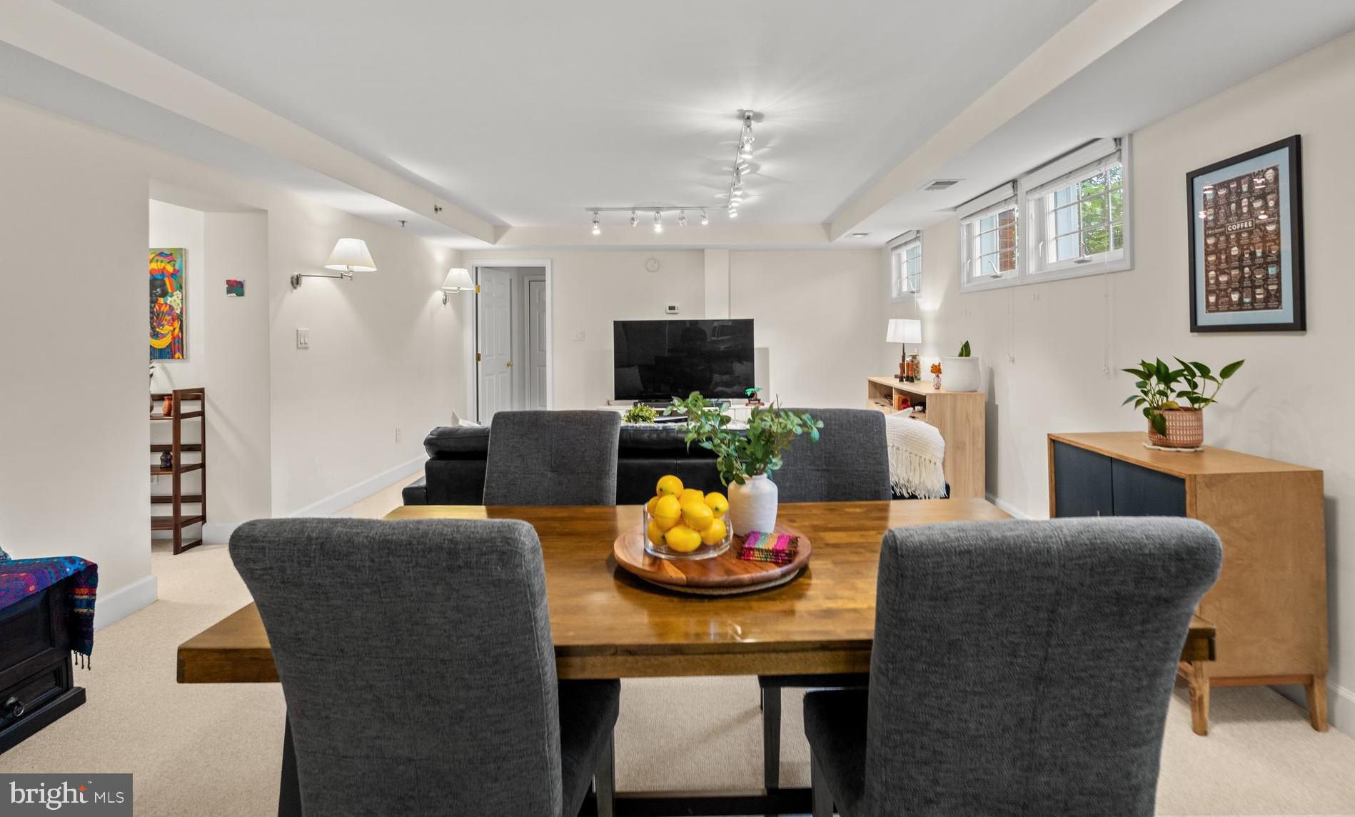 RIVERTON - Residential Lease