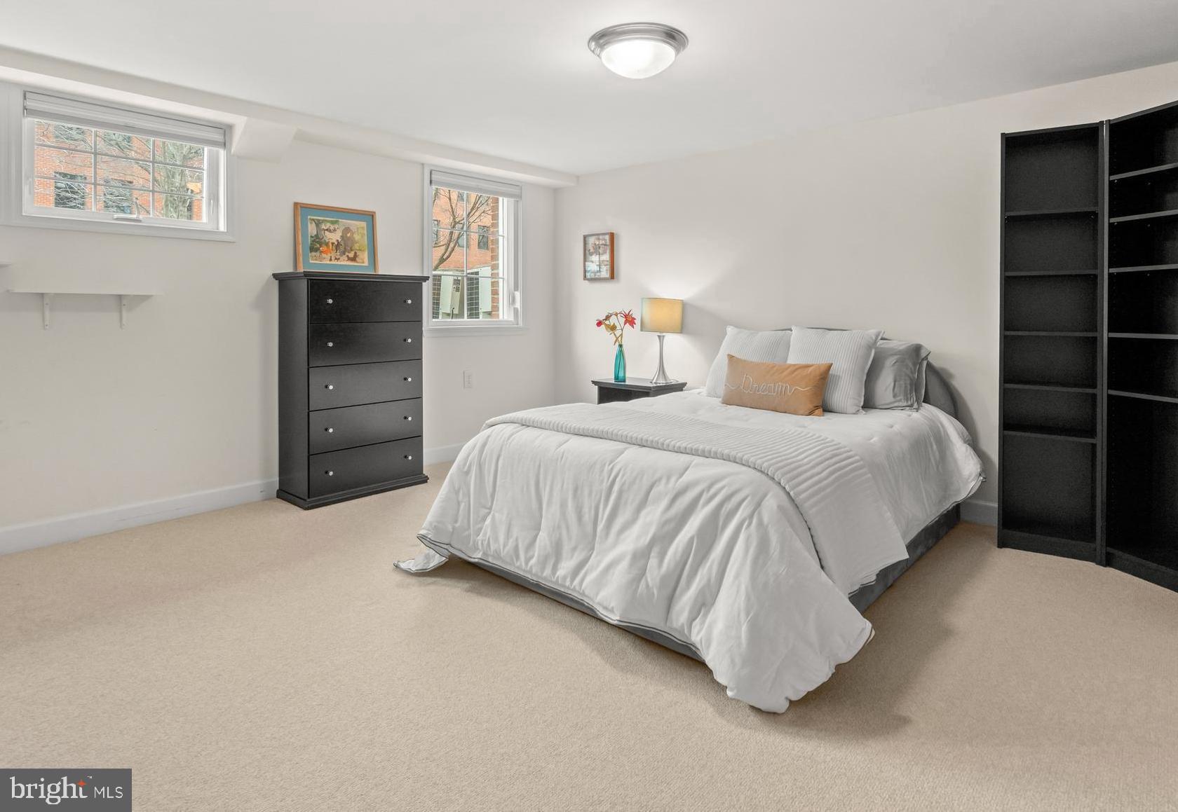 RIVERTON - Residential Lease