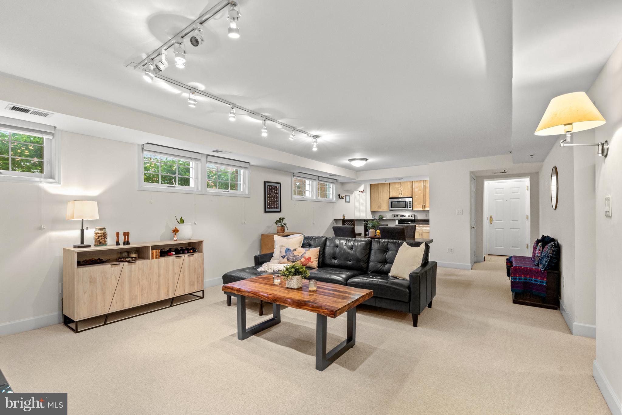 RIVERTON - Residential Lease