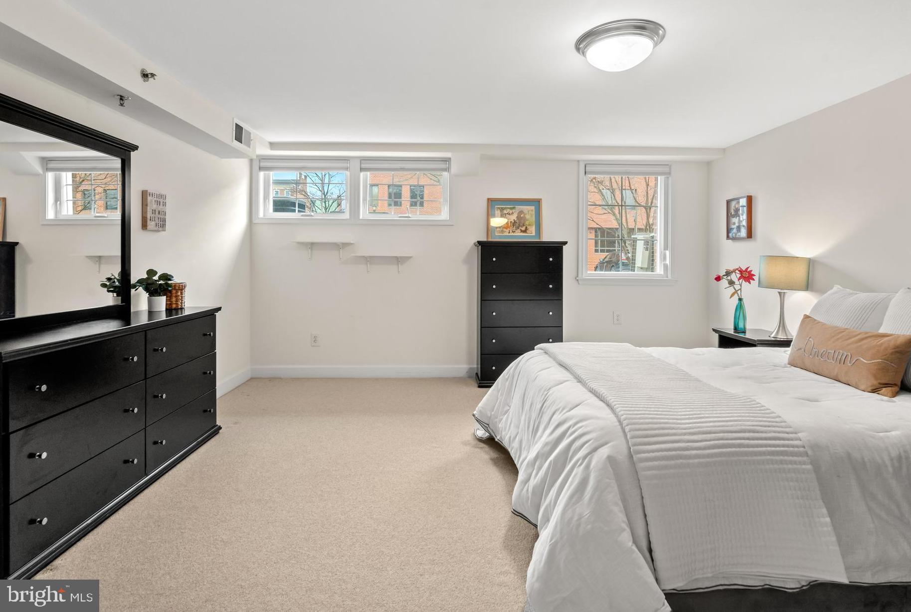 RIVERTON - Residential Lease