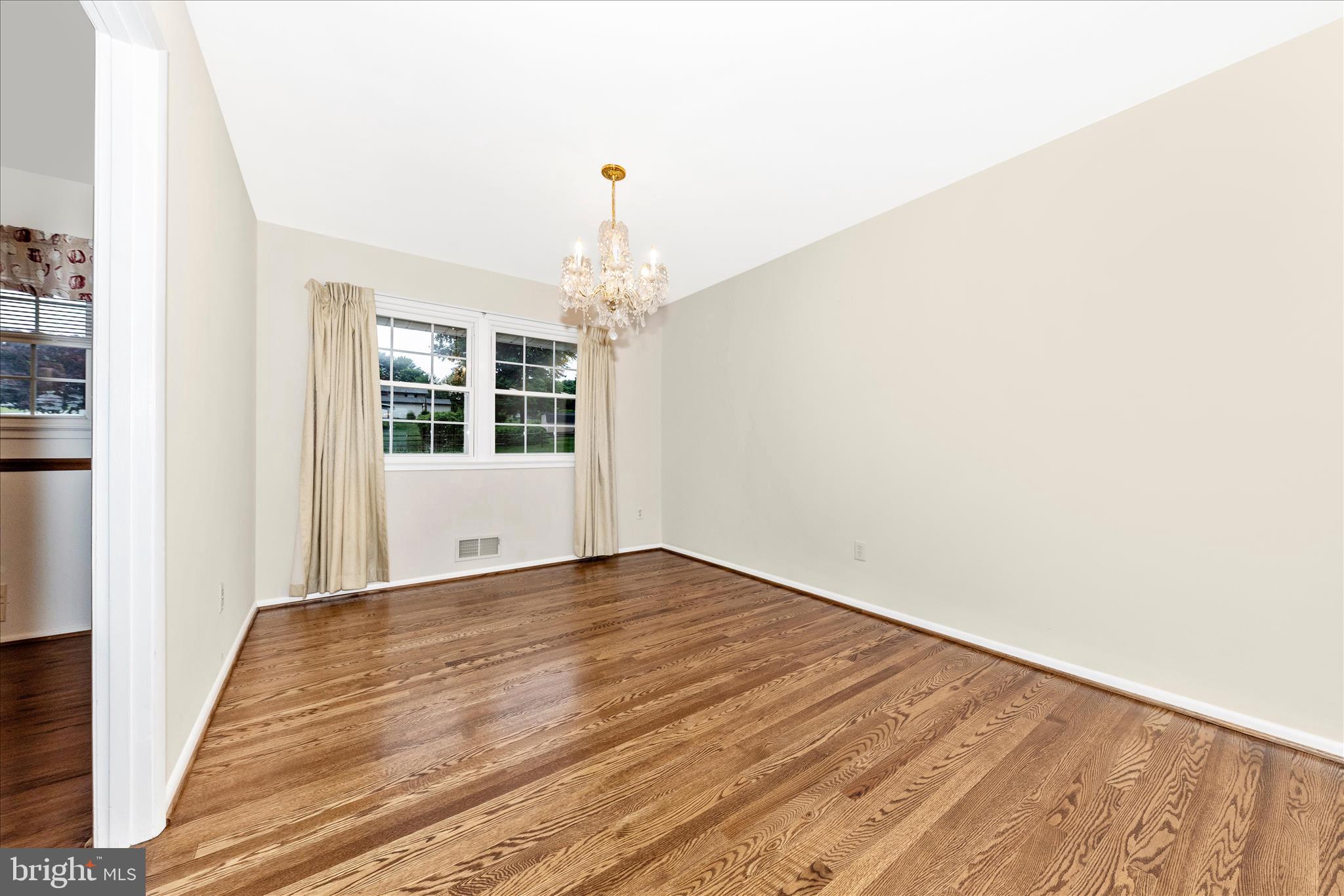 LAWNDALE ACRES - Residential
