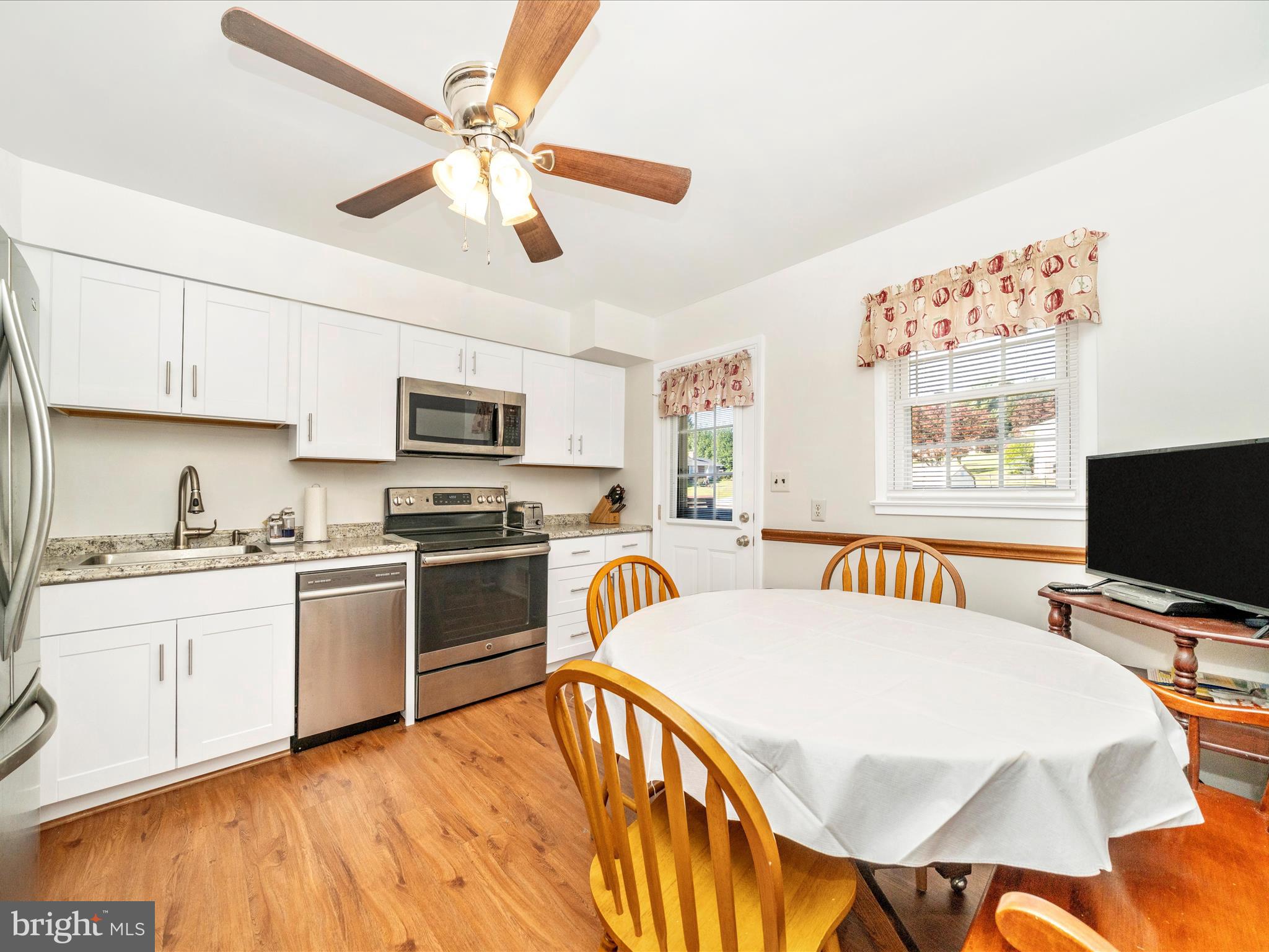 LAWNDALE ACRES - Residential