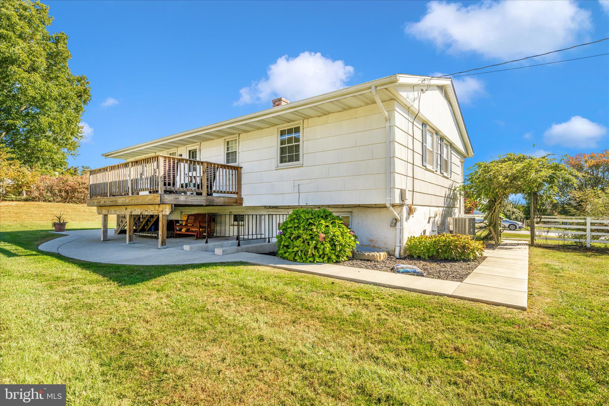 LAWNDALE ACRES - Residential
