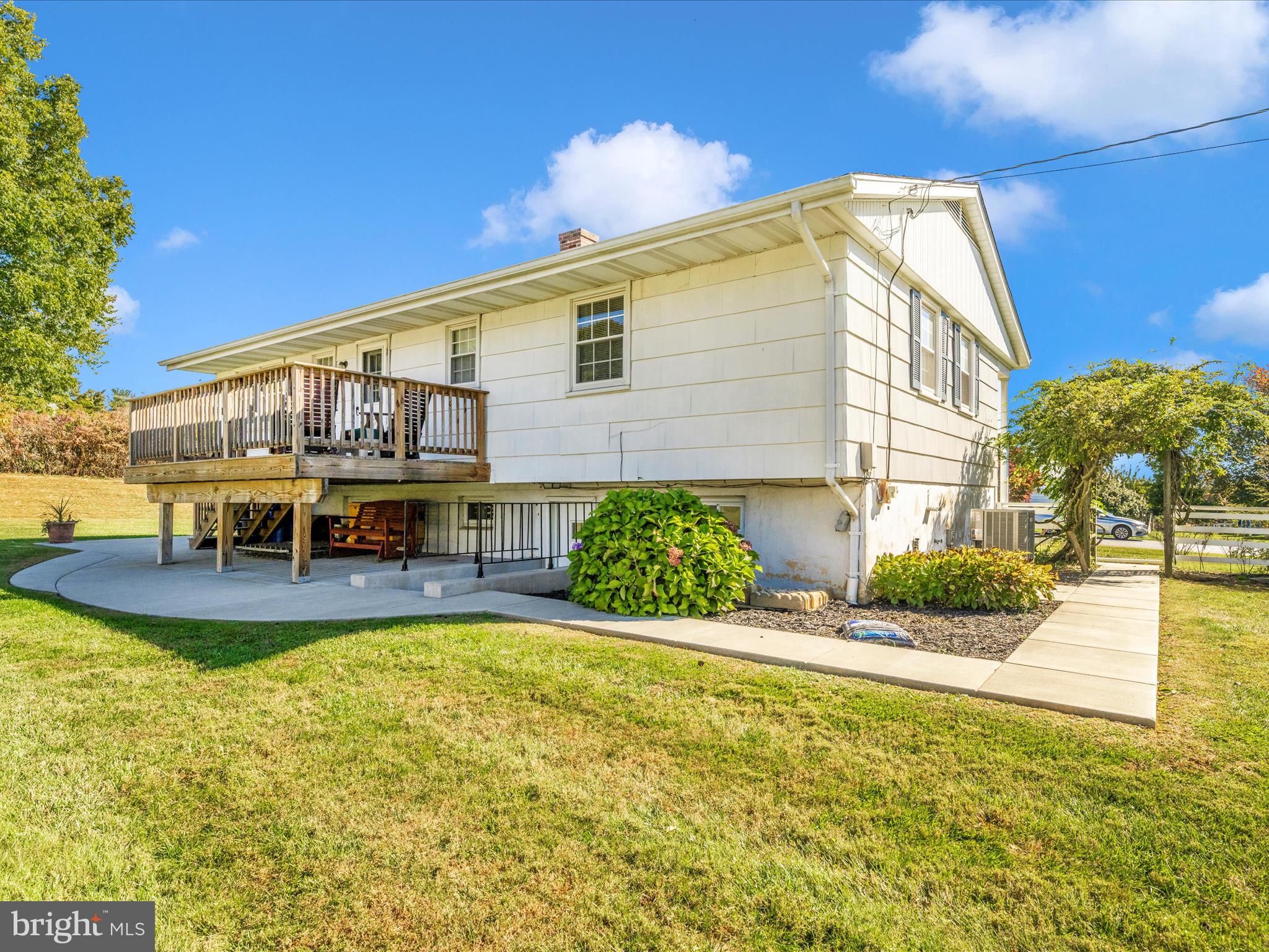 LAWNDALE ACRES - Residential