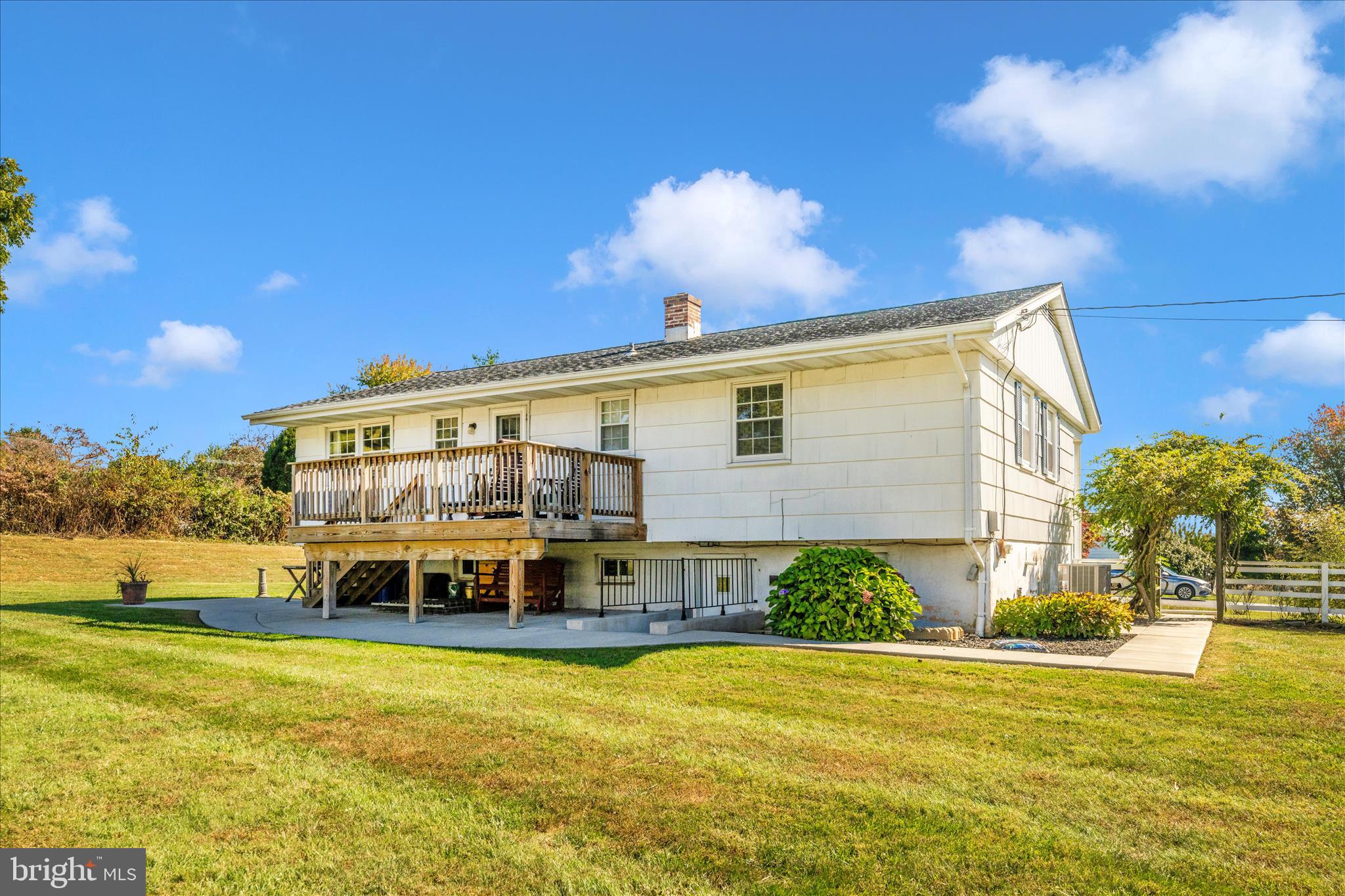 LAWNDALE ACRES - Residential