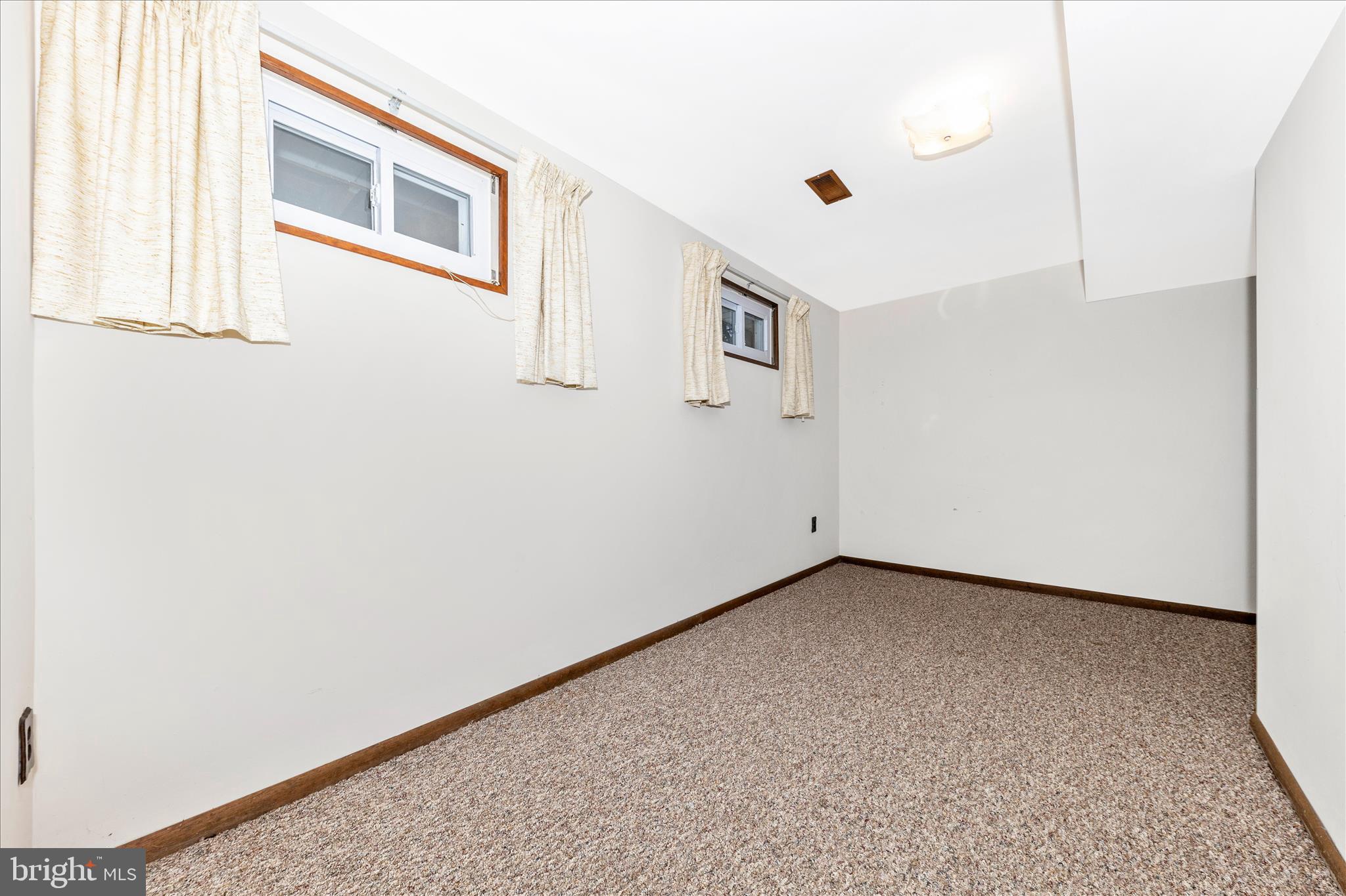 LAWNDALE ACRES - Residential