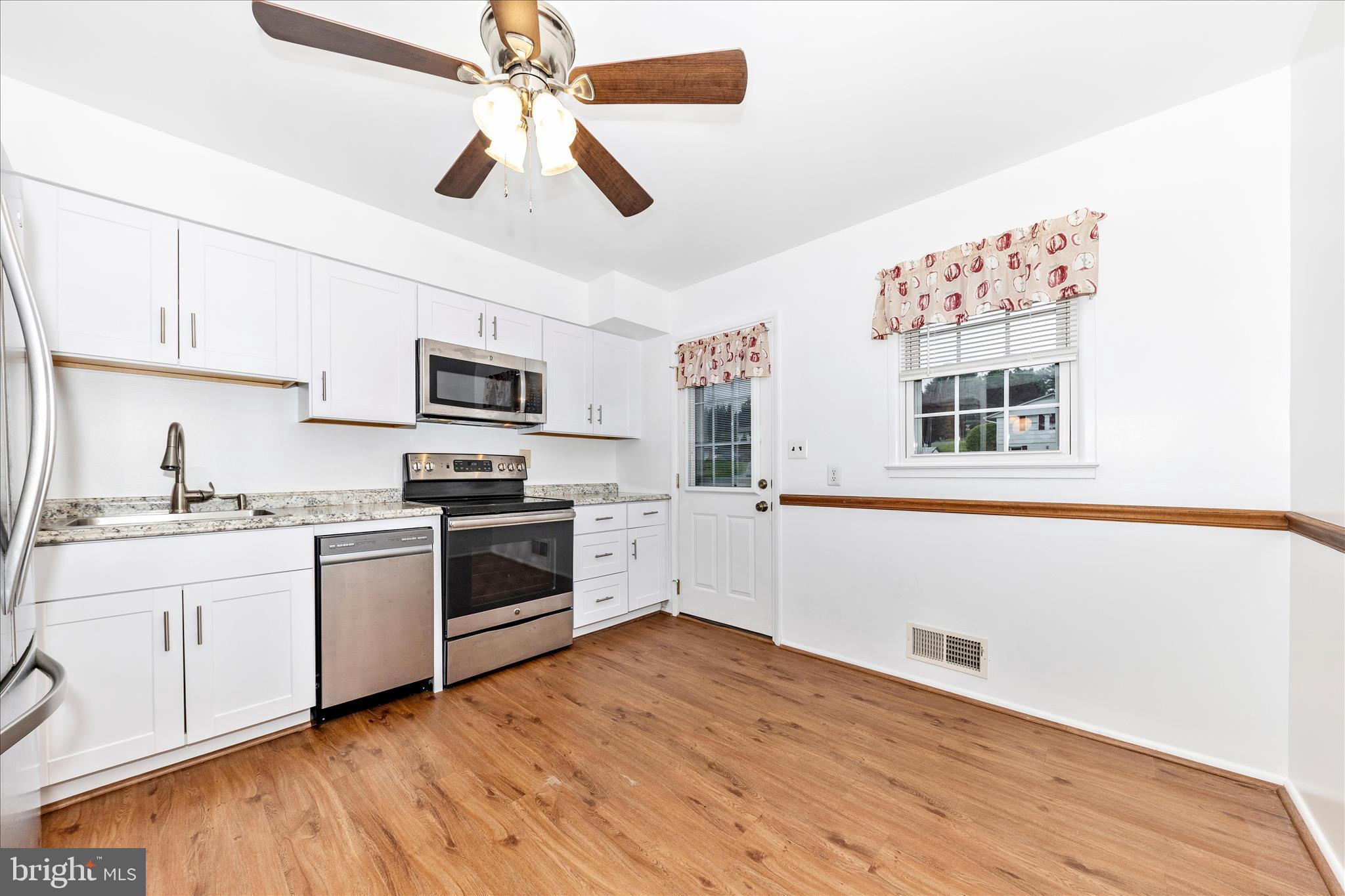 LAWNDALE ACRES - Residential
