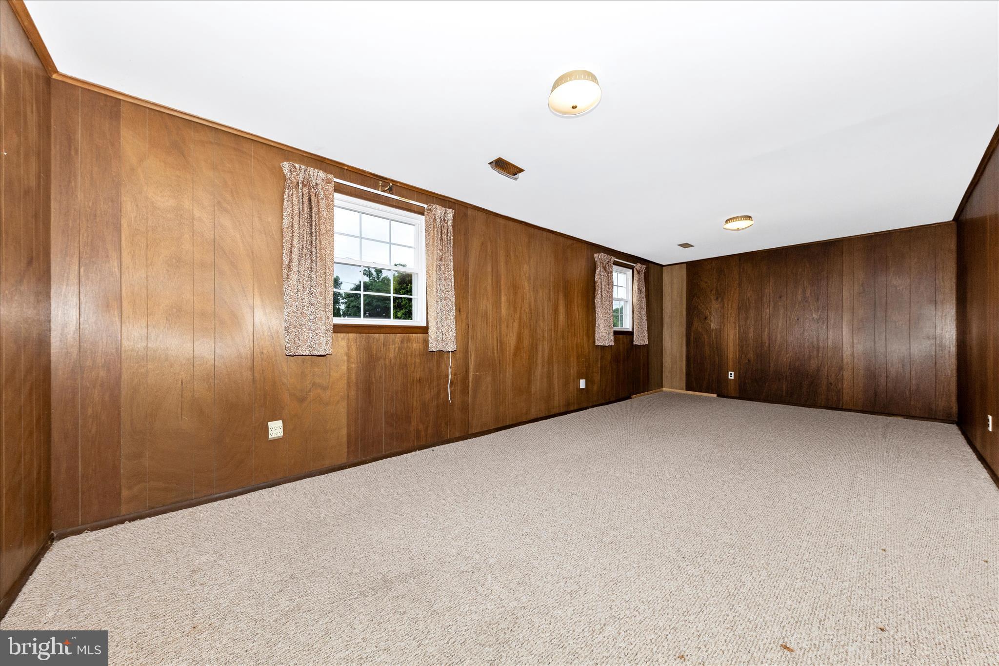 LAWNDALE ACRES - Residential