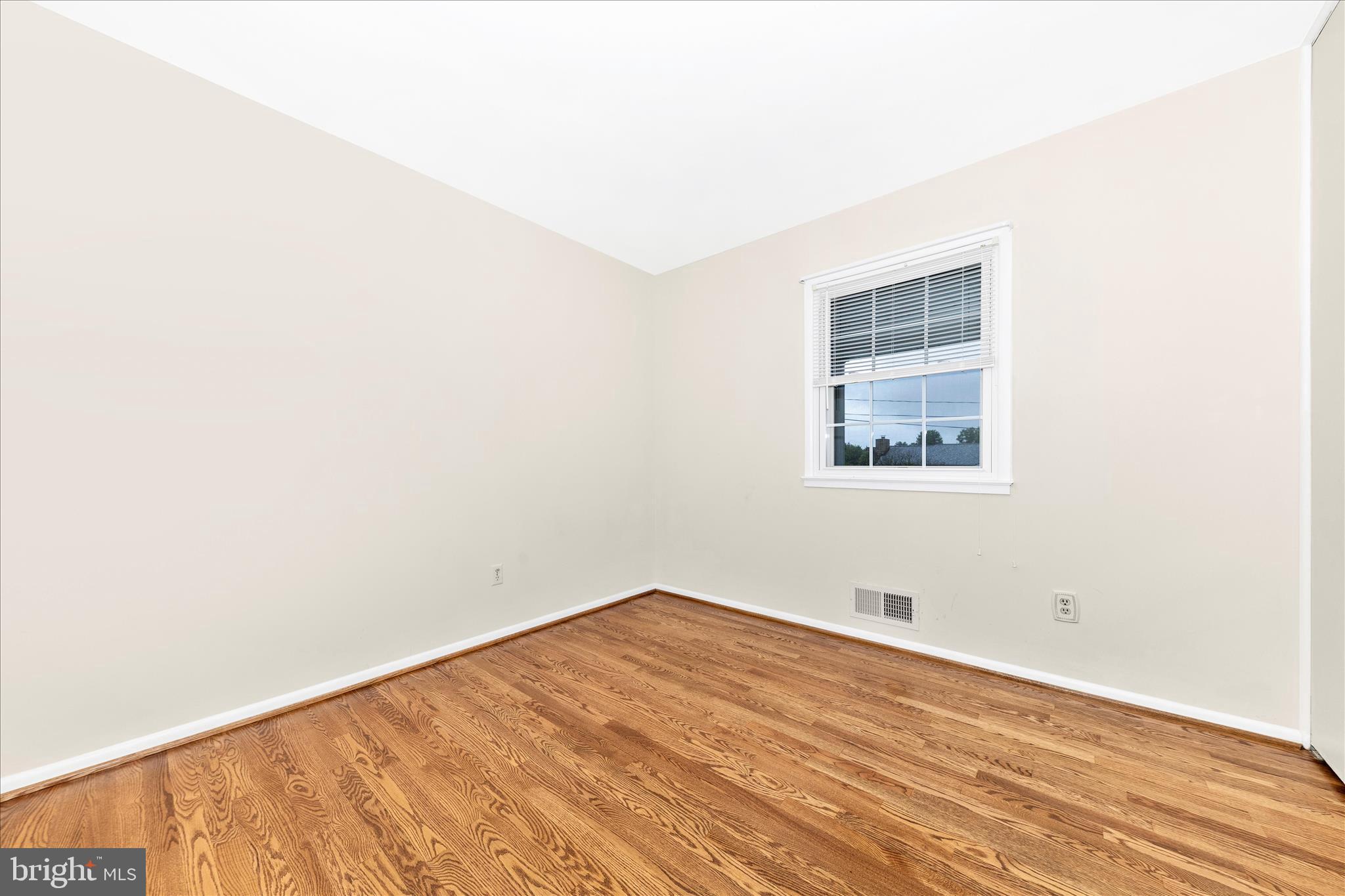 LAWNDALE ACRES - Residential