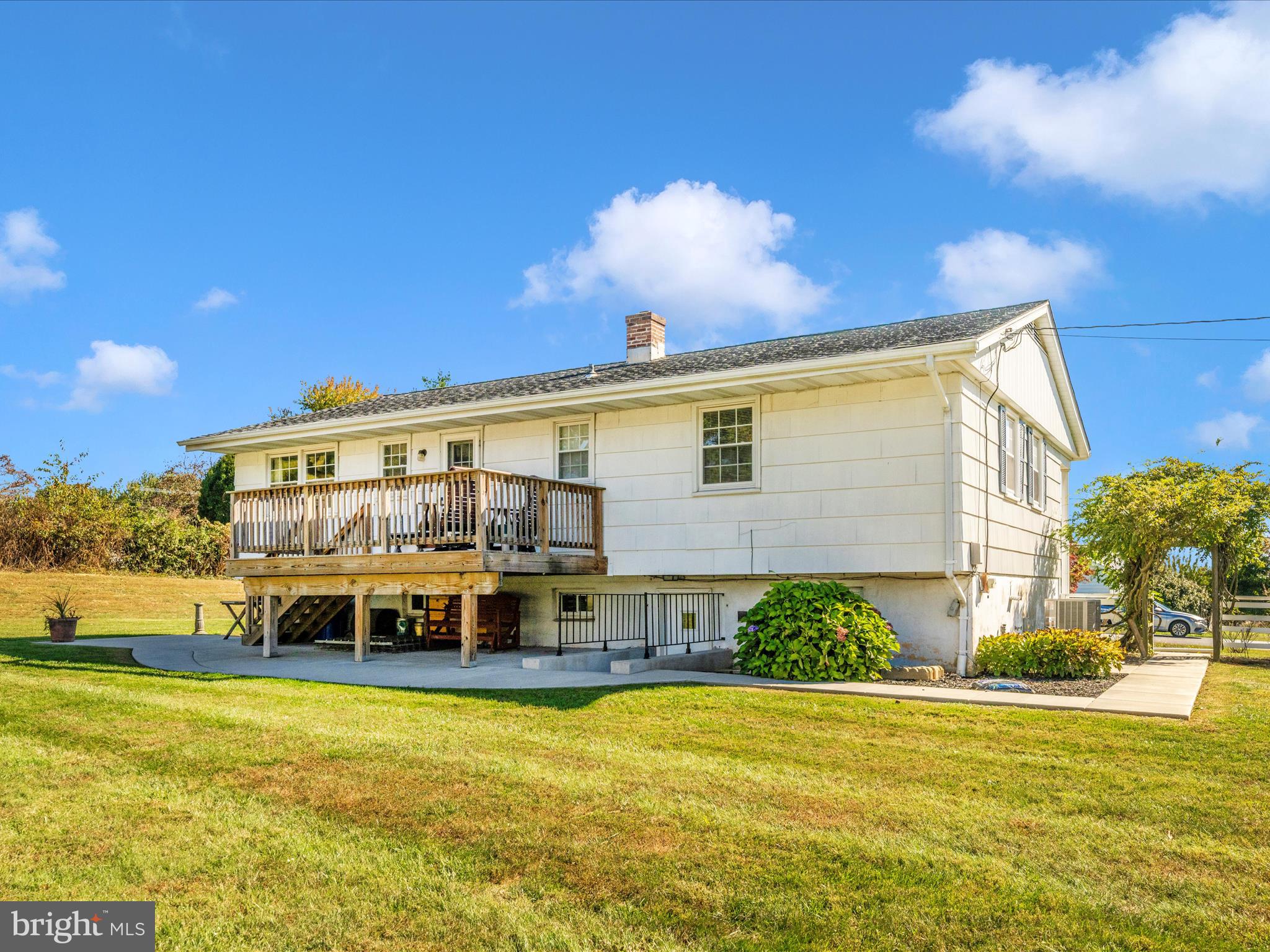 LAWNDALE ACRES - Residential