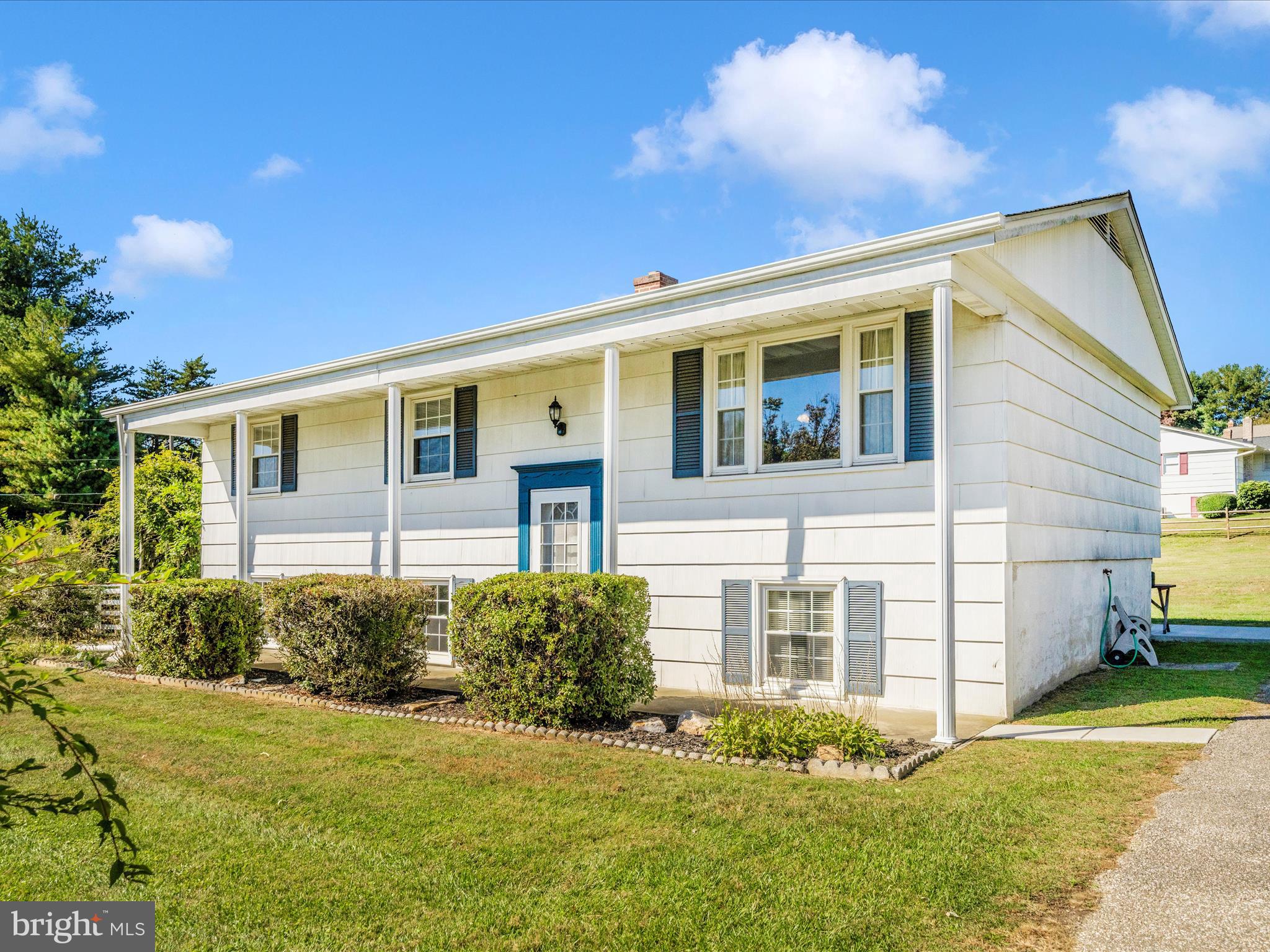 LAWNDALE ACRES - Residential