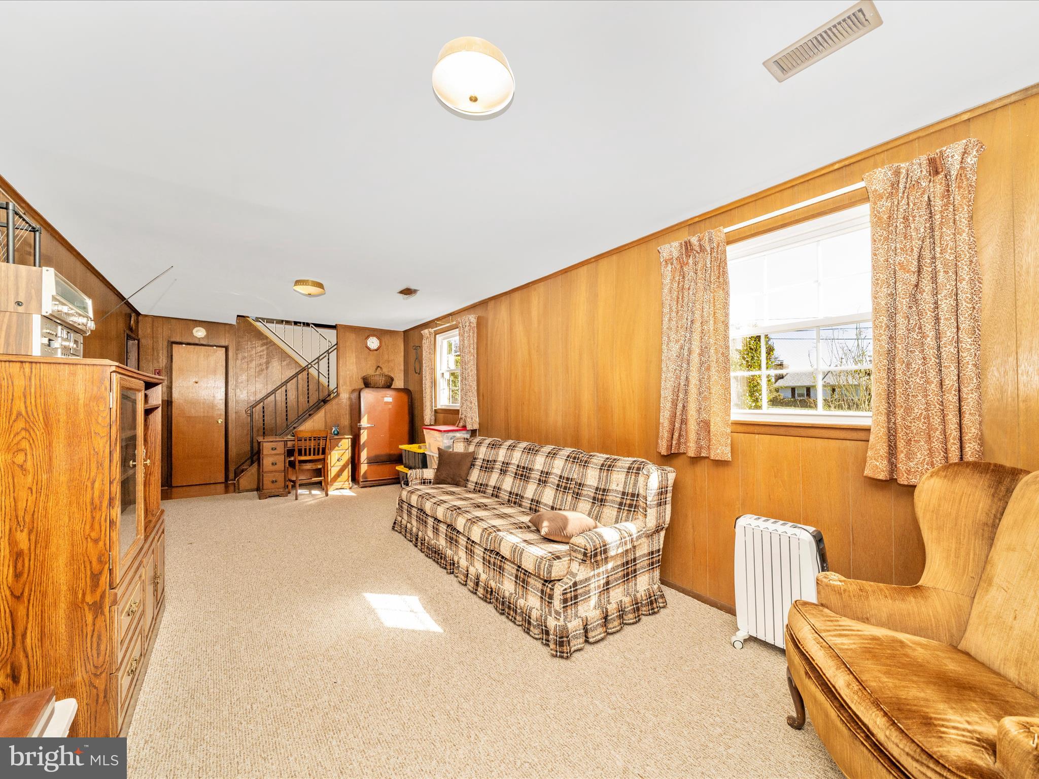 LAWNDALE ACRES - Residential