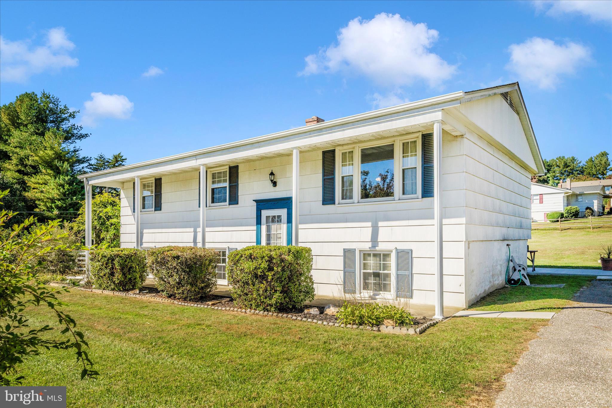 LAWNDALE ACRES - Residential