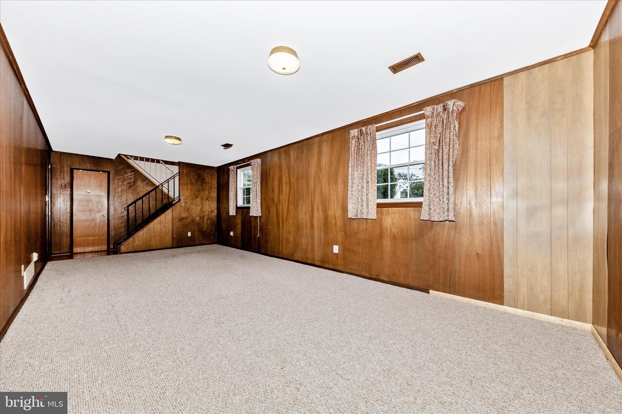 LAWNDALE ACRES - Residential