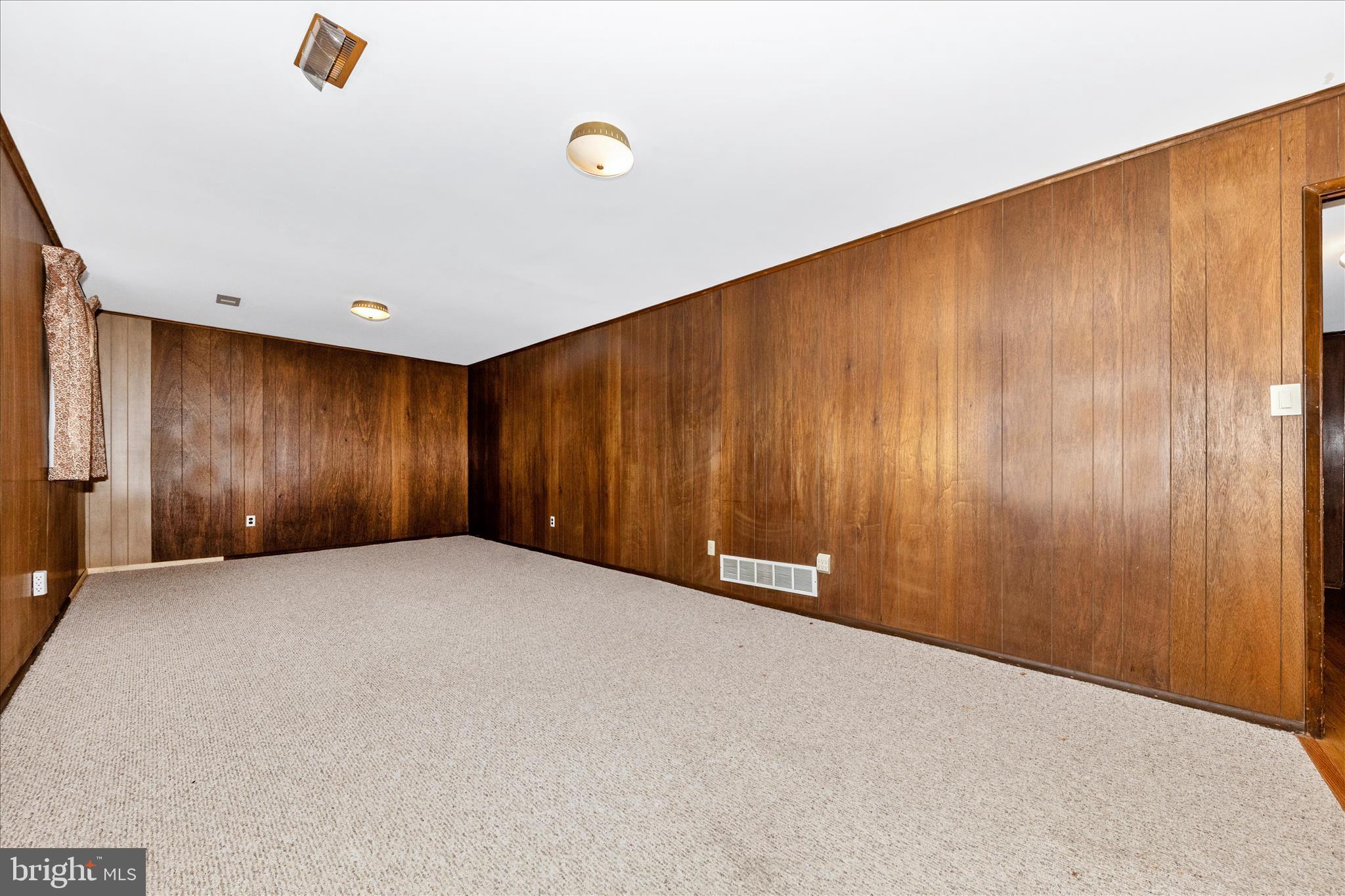 LAWNDALE ACRES - Residential