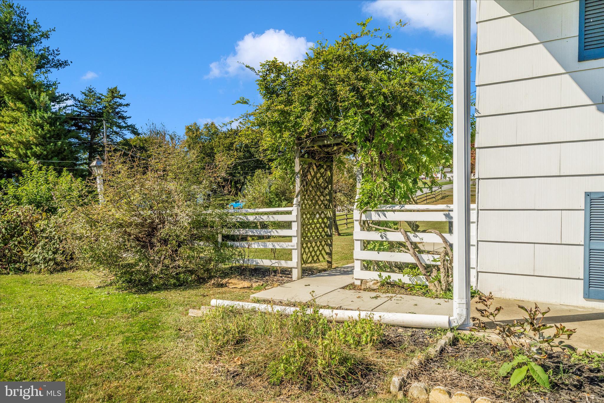 LAWNDALE ACRES - Residential