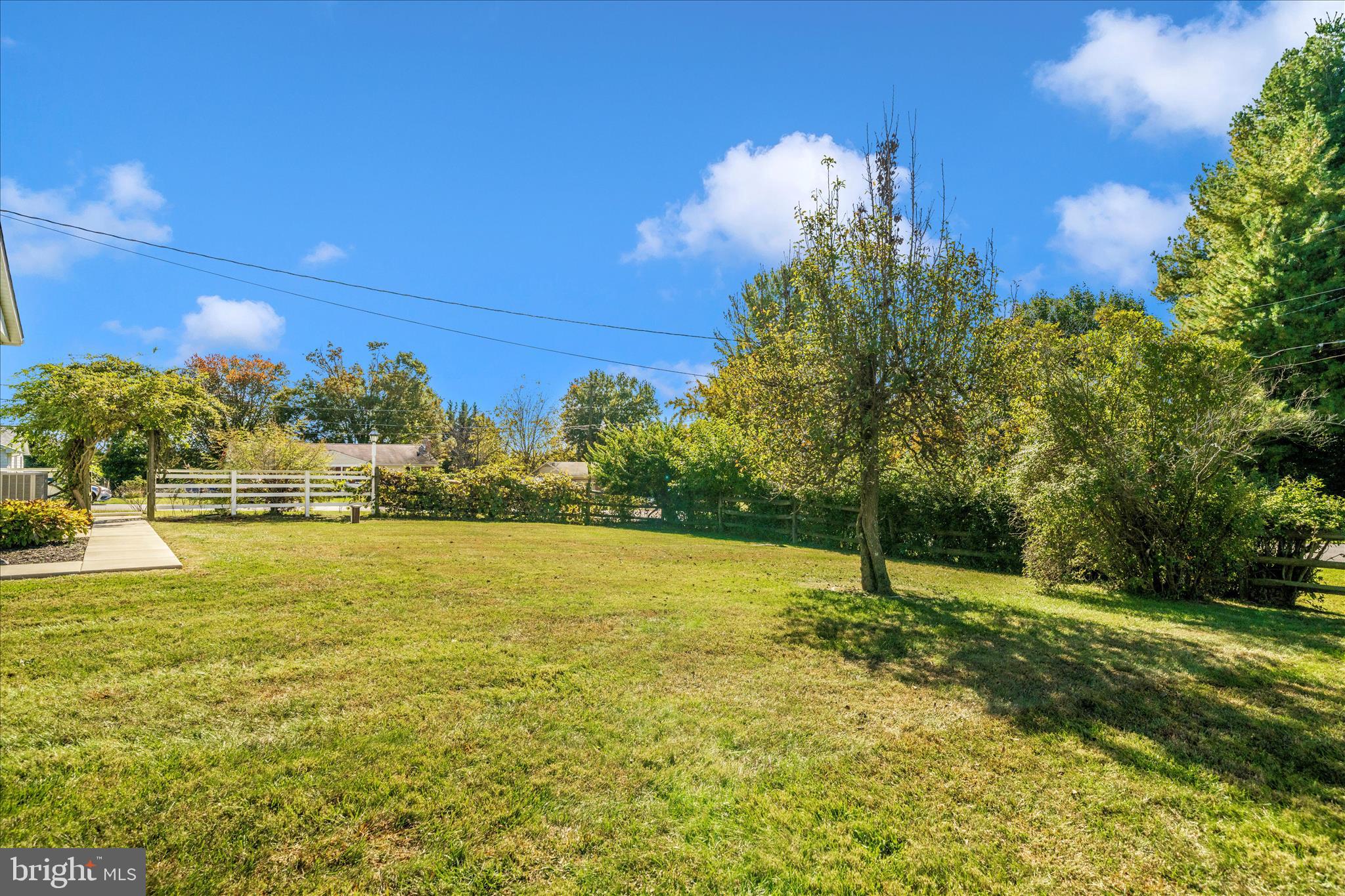 LAWNDALE ACRES - Residential