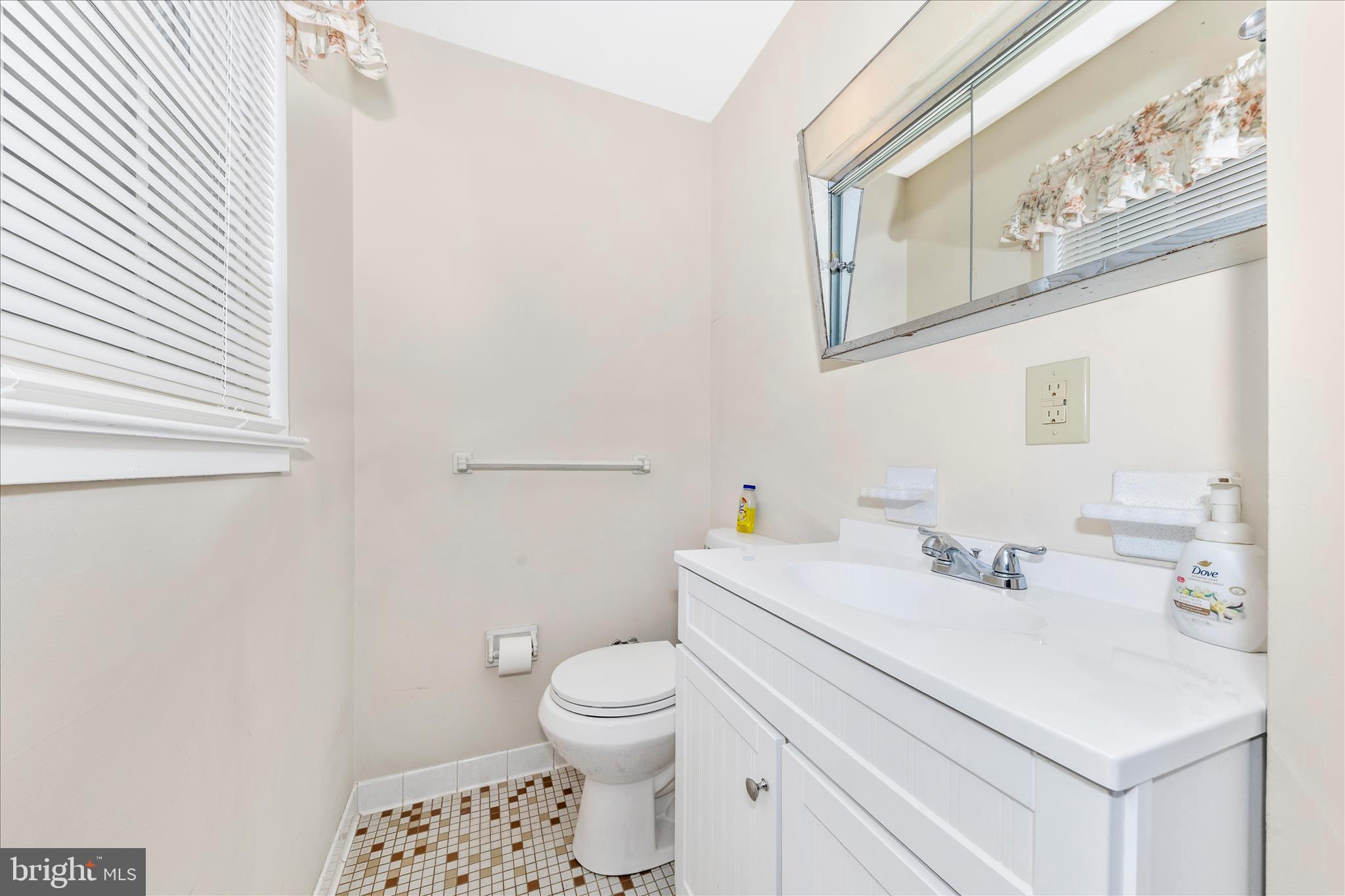 LAWNDALE ACRES - Residential