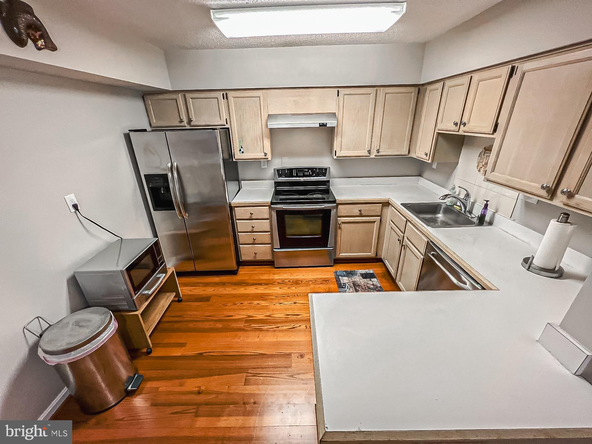 CHATEAUX CONDO - Residential Lease