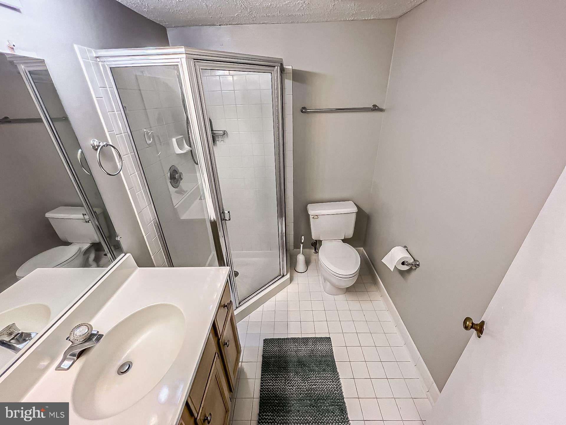 CHATEAUX CONDO - Residential Lease