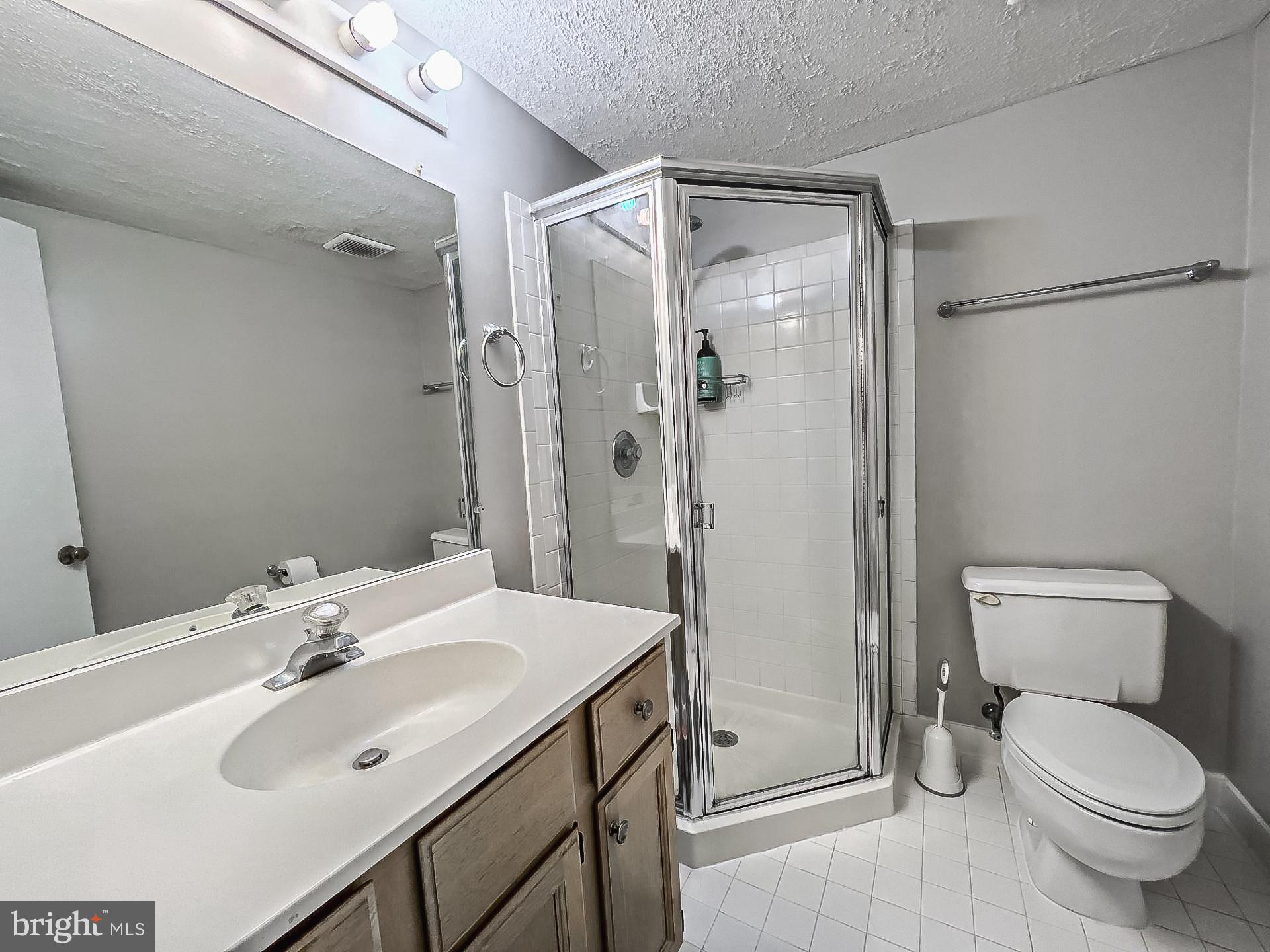 CHATEAUX CONDO - Residential Lease