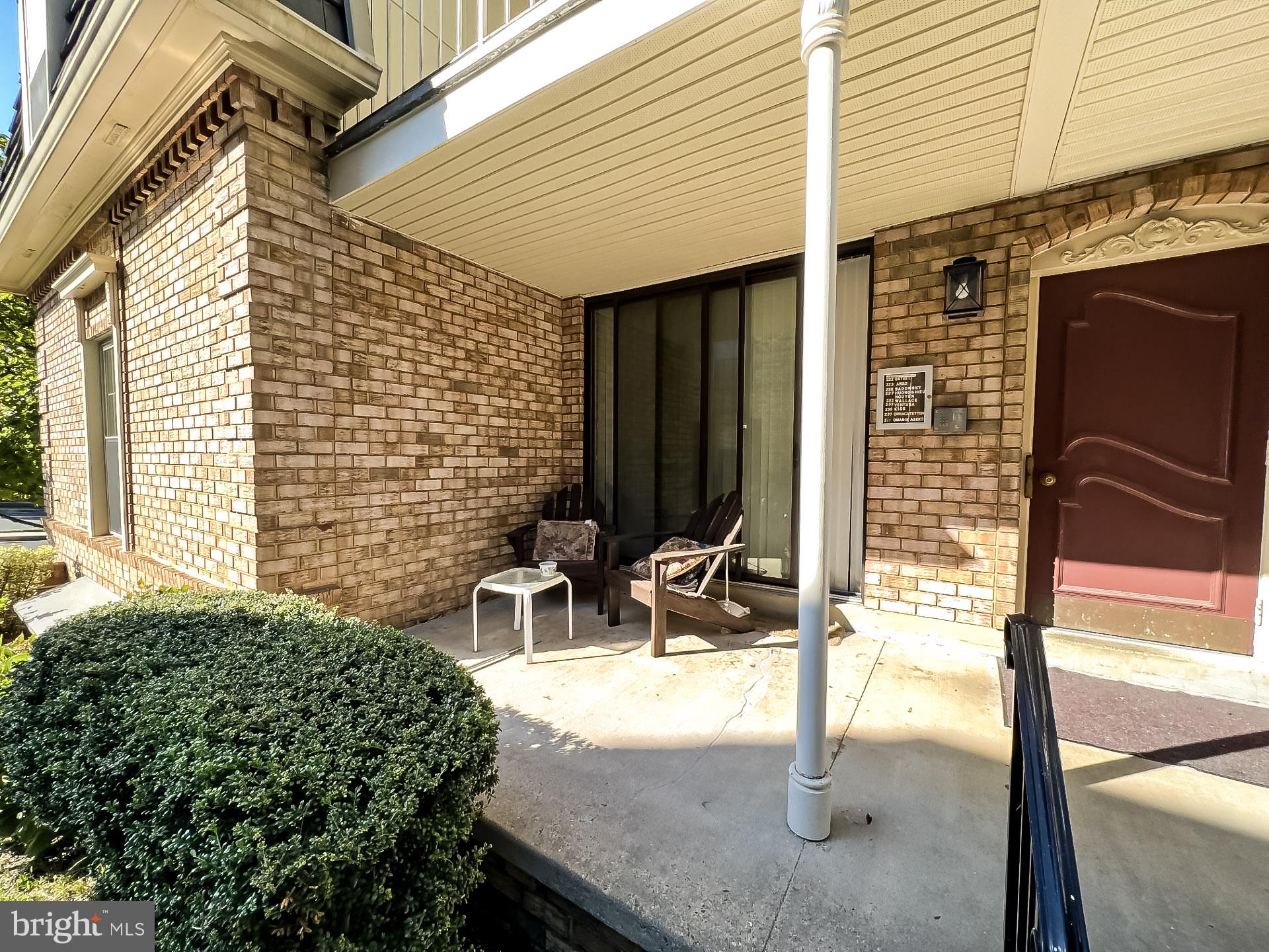 CHATEAUX CONDO - Residential Lease