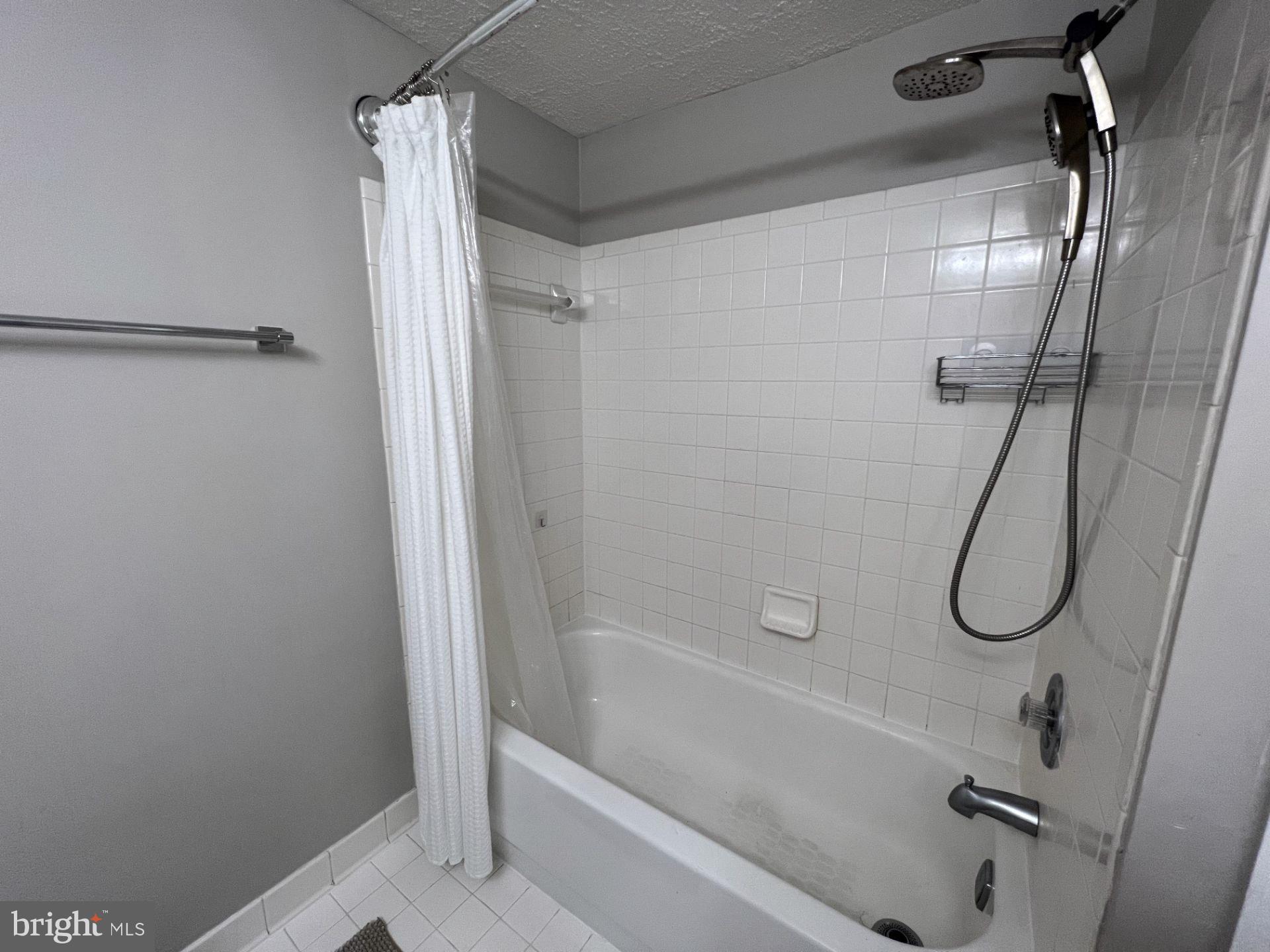 CHATEAUX CONDO - Residential Lease