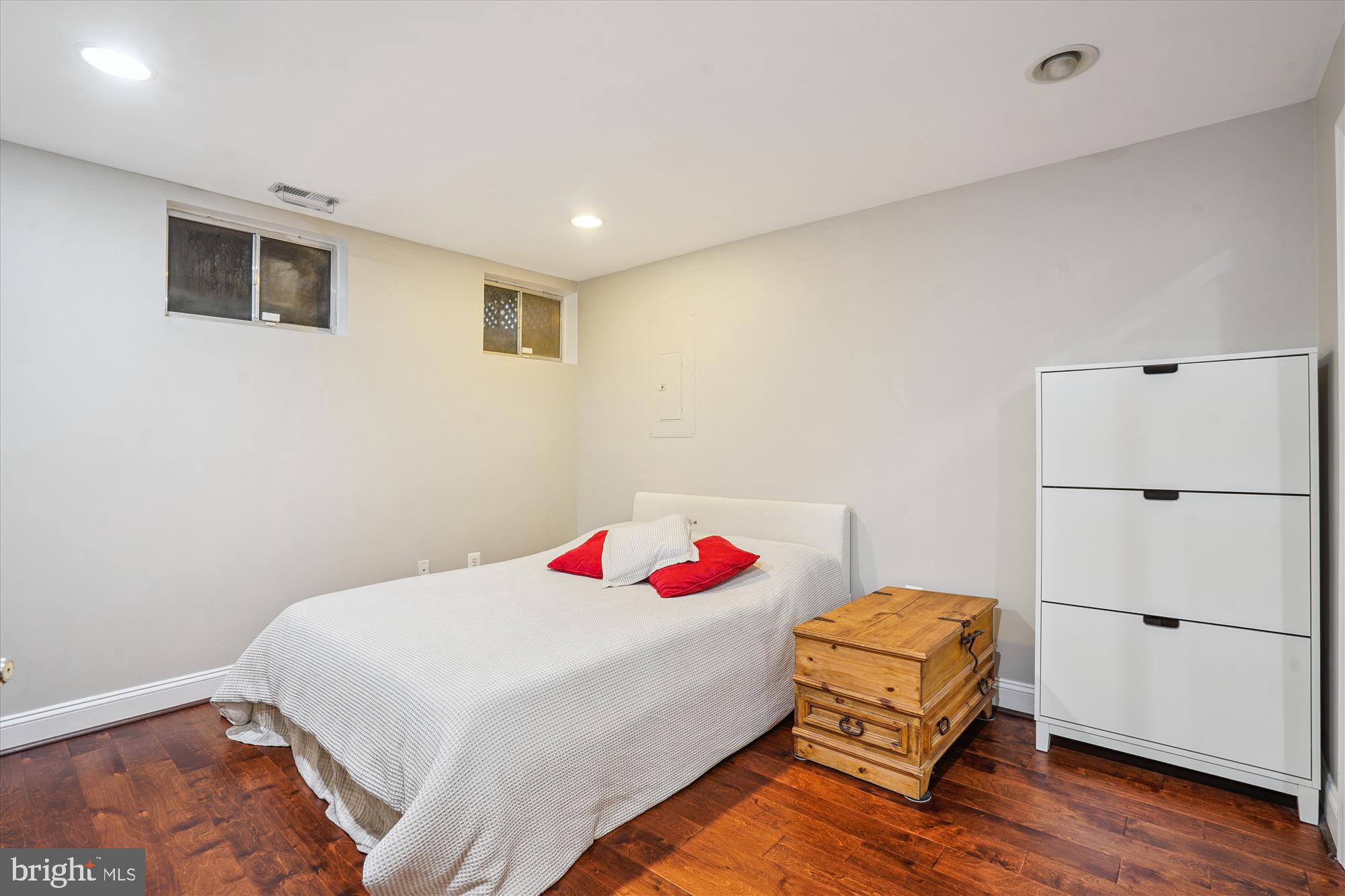 BARRISTER'S KEEPE - Residential