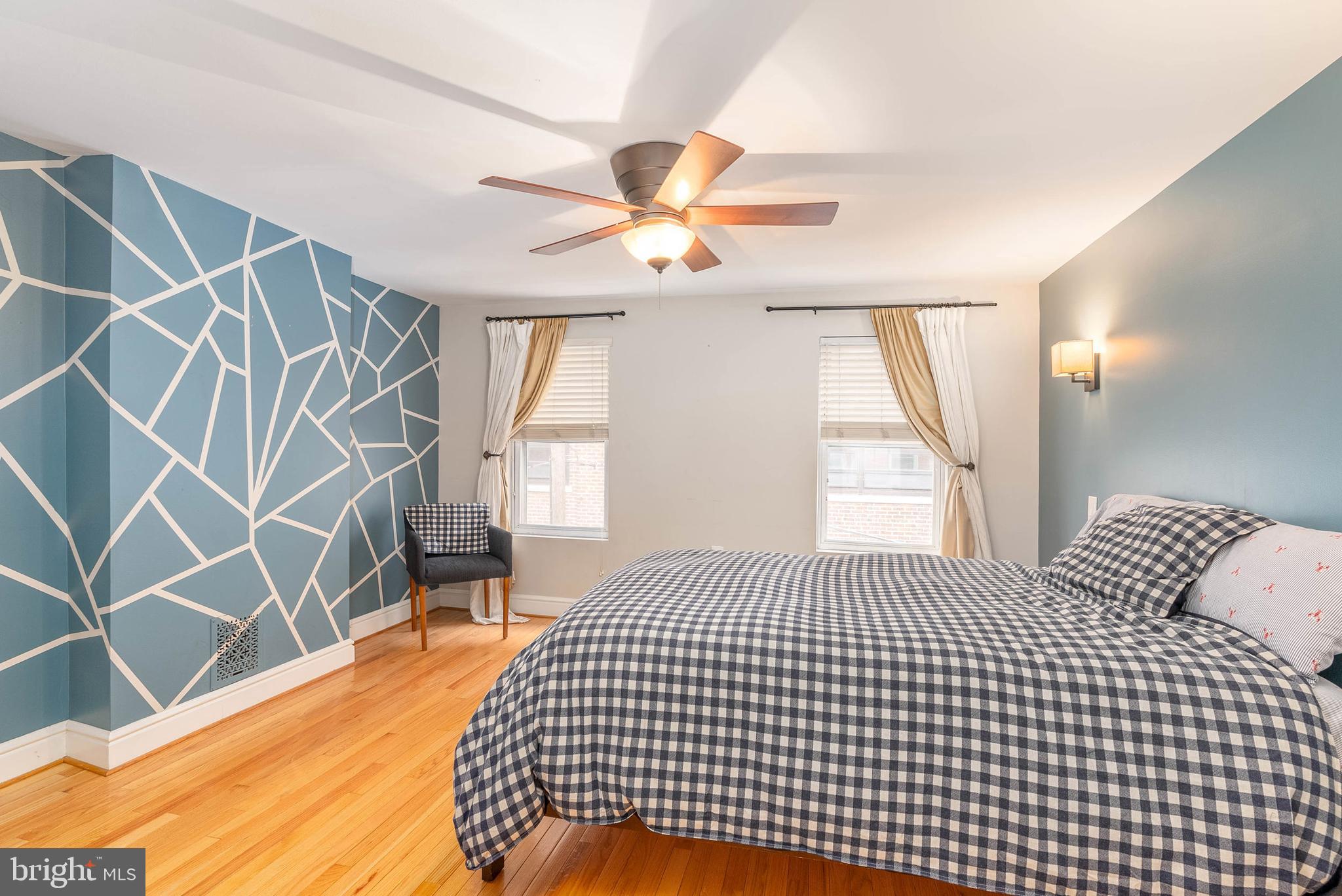 LOGAN SQUARE - Residential