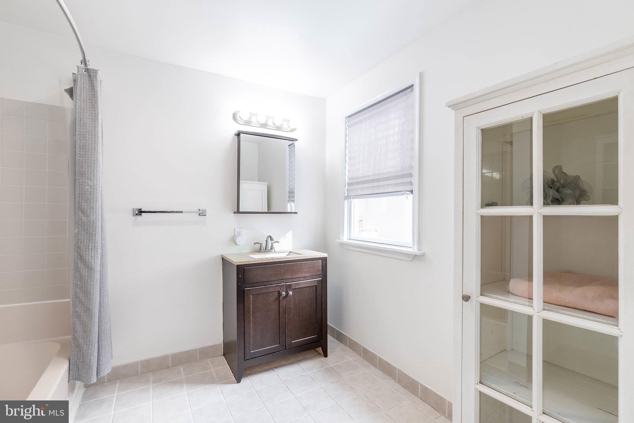 LOGAN SQUARE - Residential