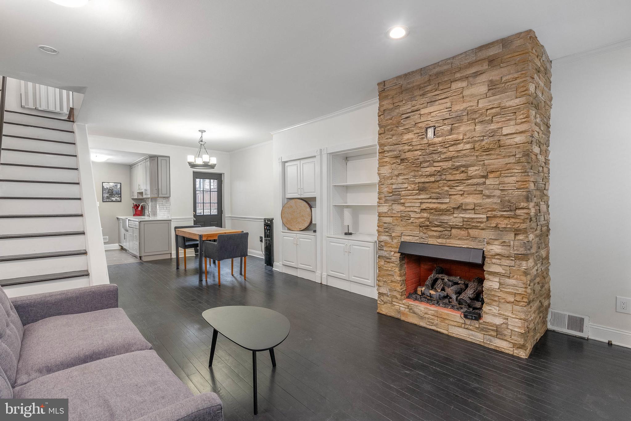 LOGAN SQUARE - Residential