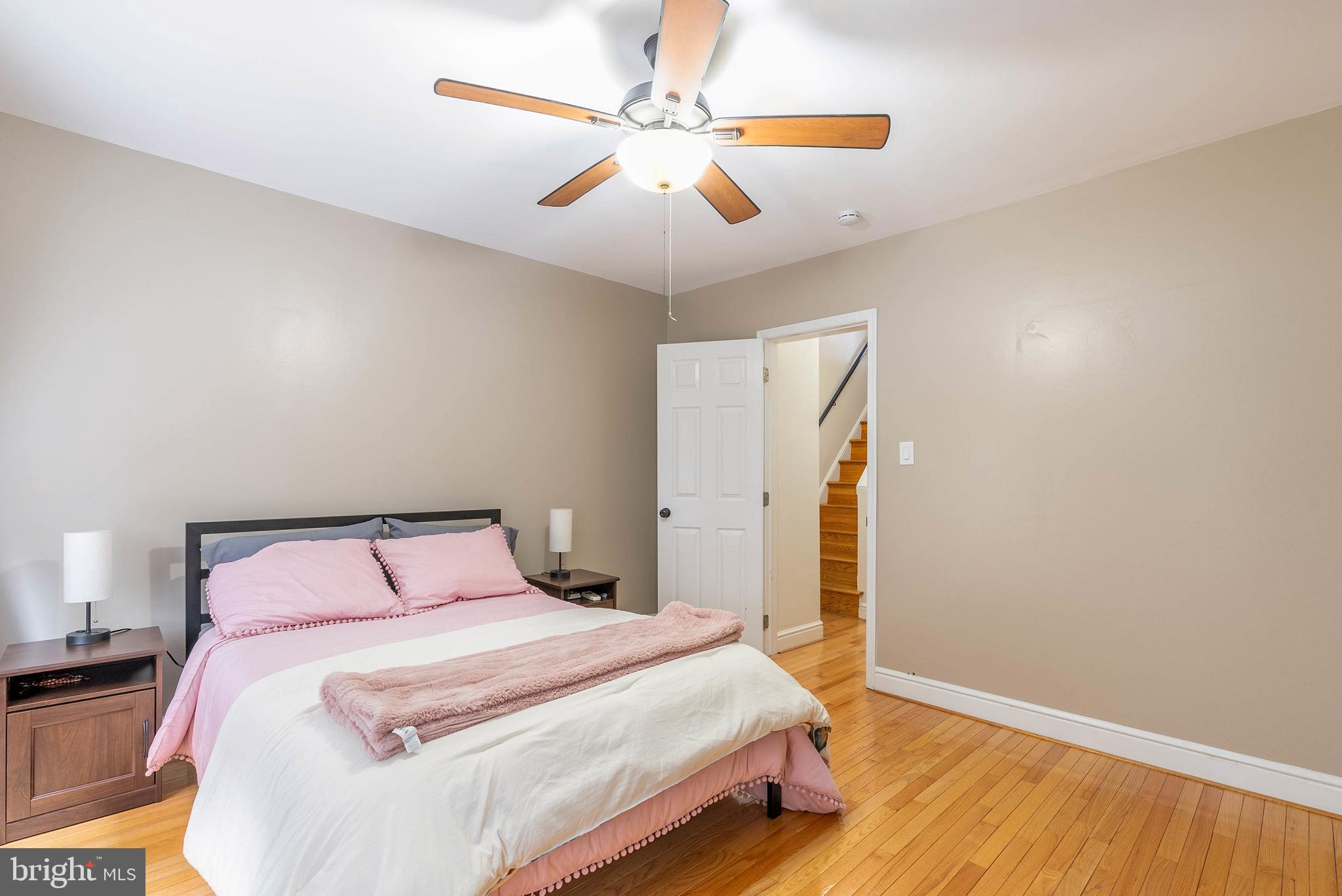 LOGAN SQUARE - Residential