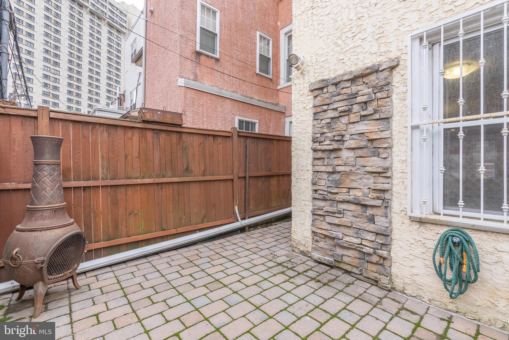 LOGAN SQUARE - Residential