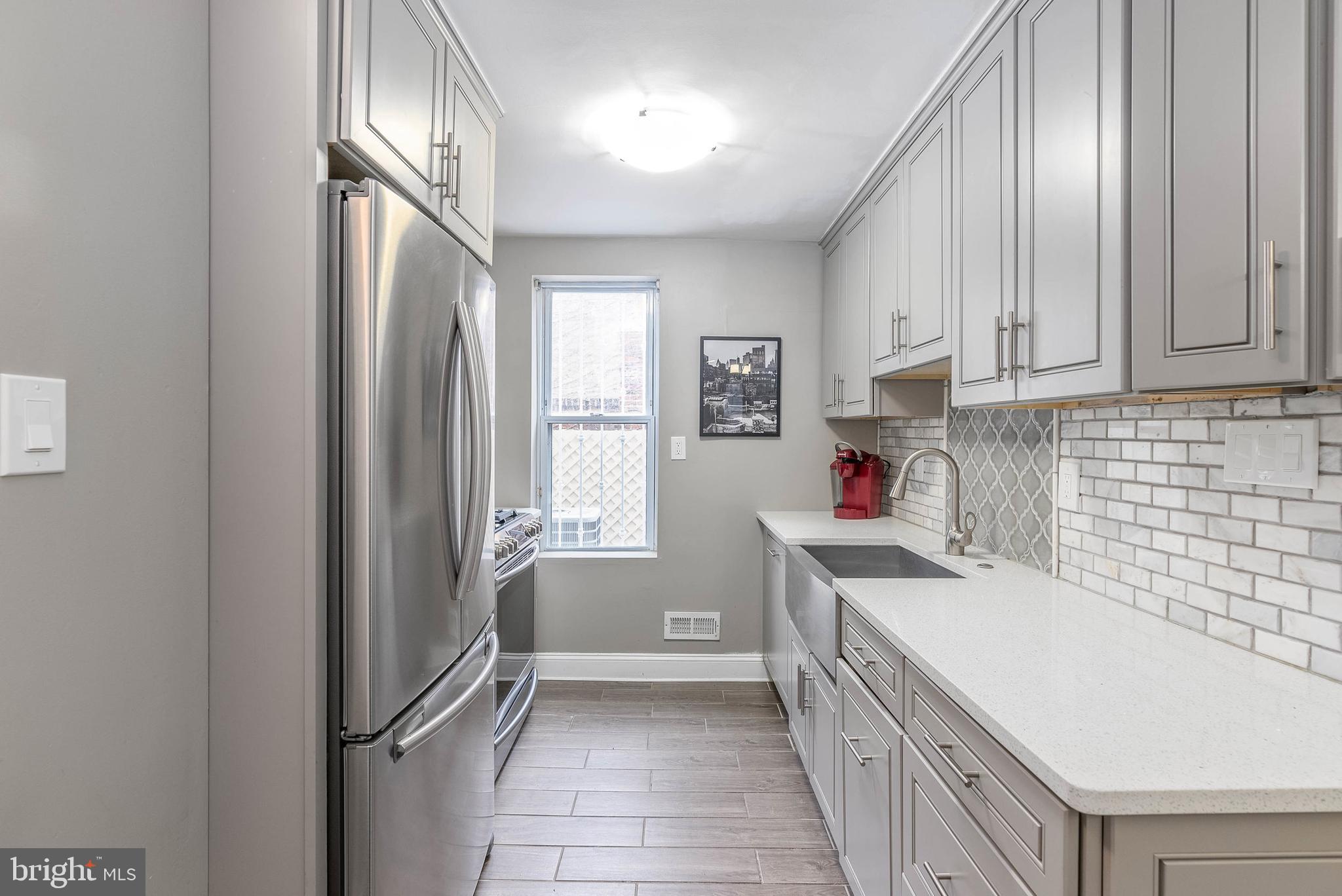 LOGAN SQUARE - Residential