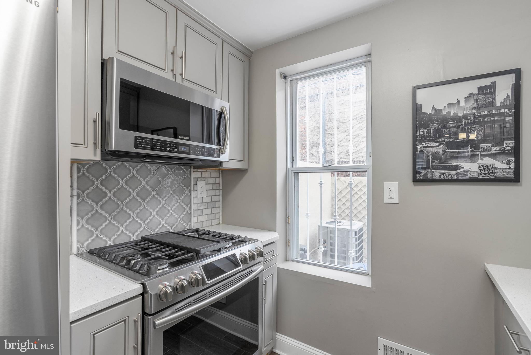 LOGAN SQUARE - Residential