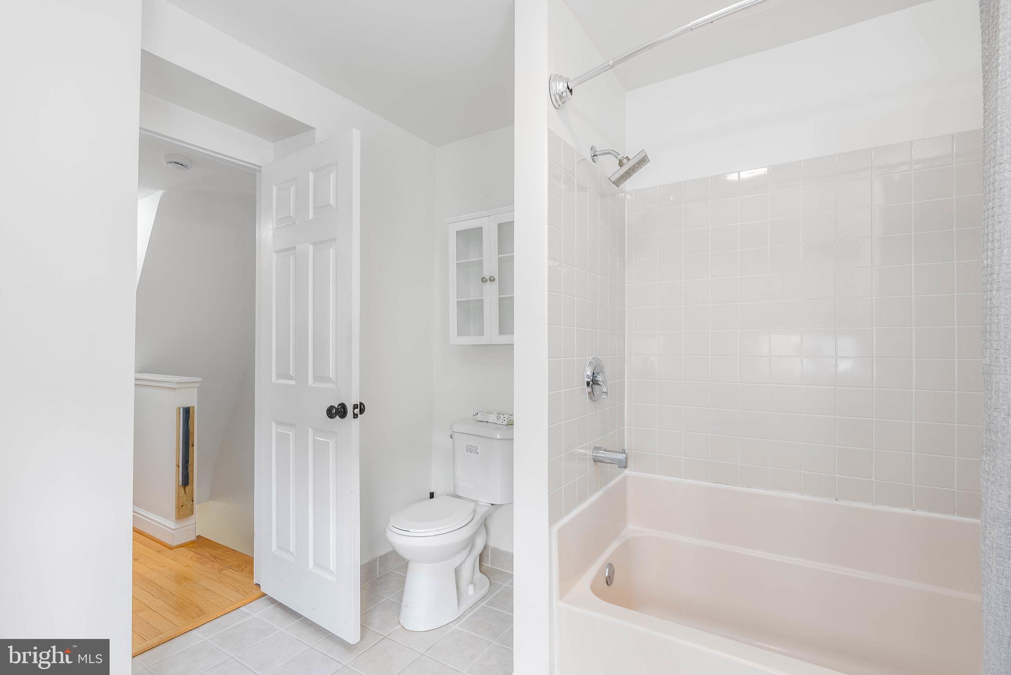 LOGAN SQUARE - Residential