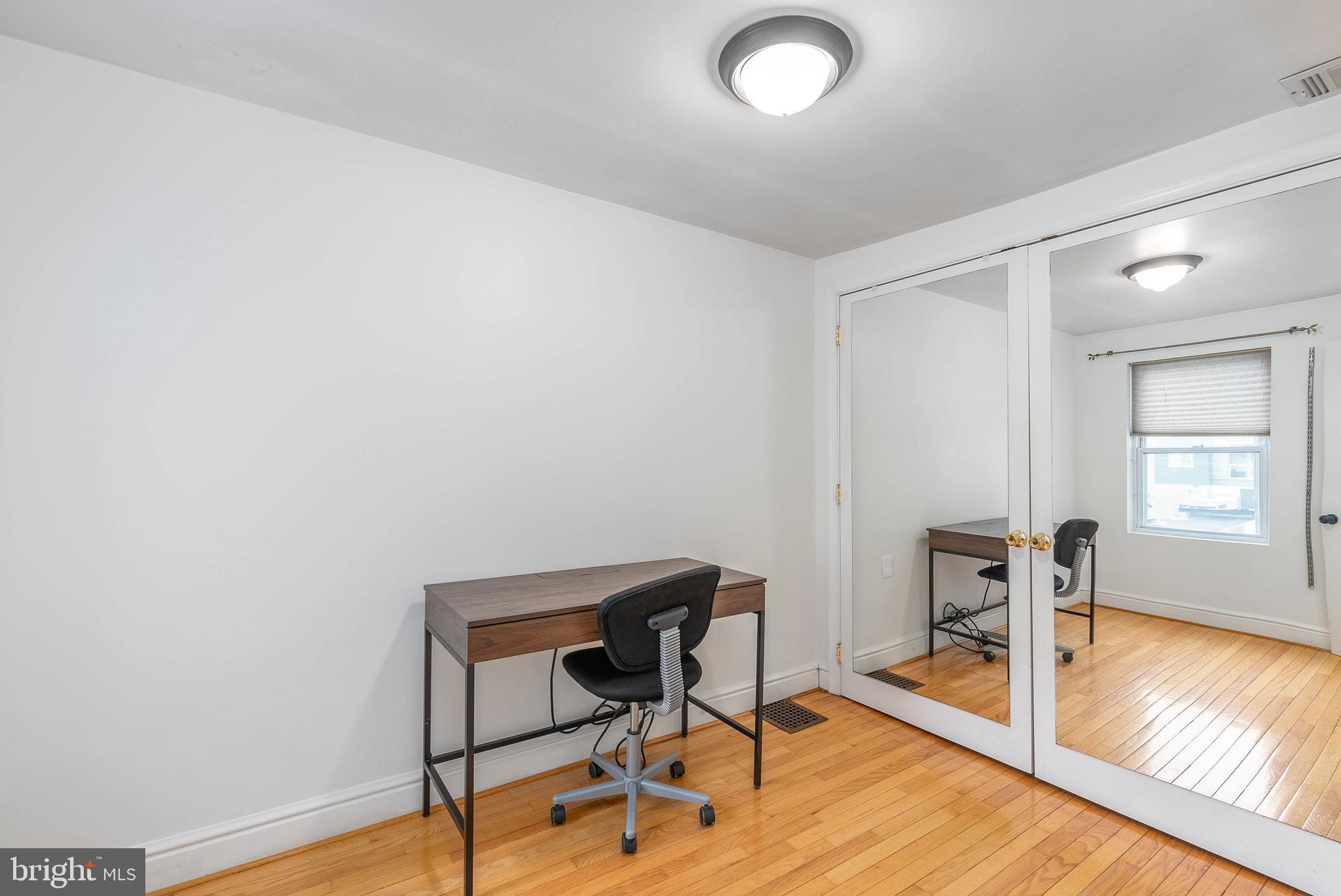 LOGAN SQUARE - Residential