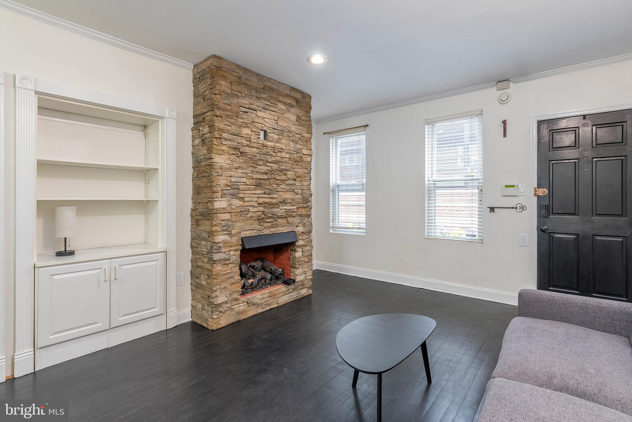 LOGAN SQUARE - Residential