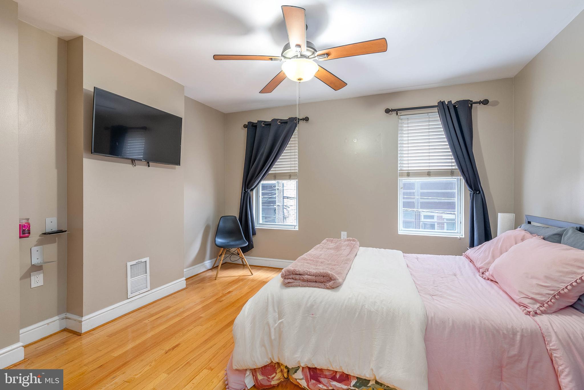 LOGAN SQUARE - Residential