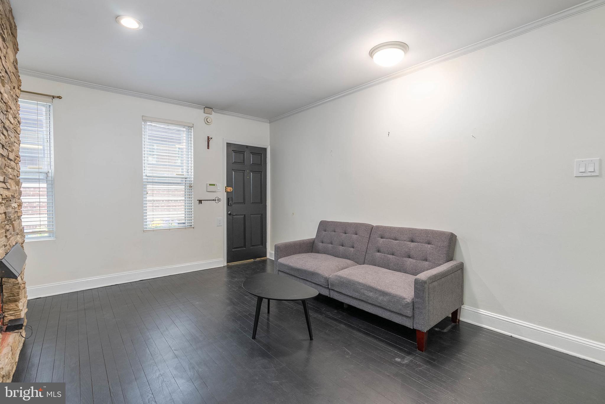 LOGAN SQUARE - Residential