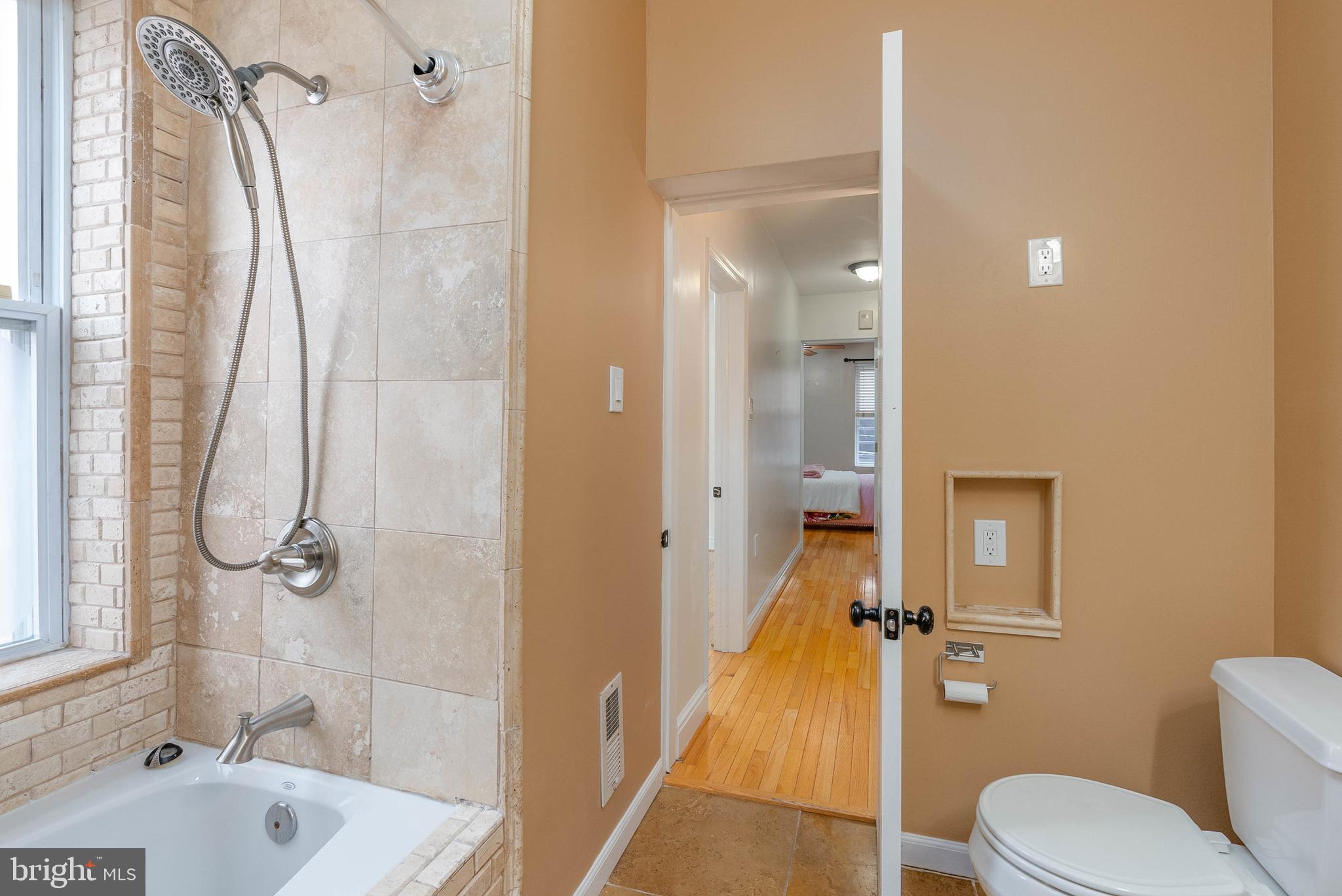 LOGAN SQUARE - Residential