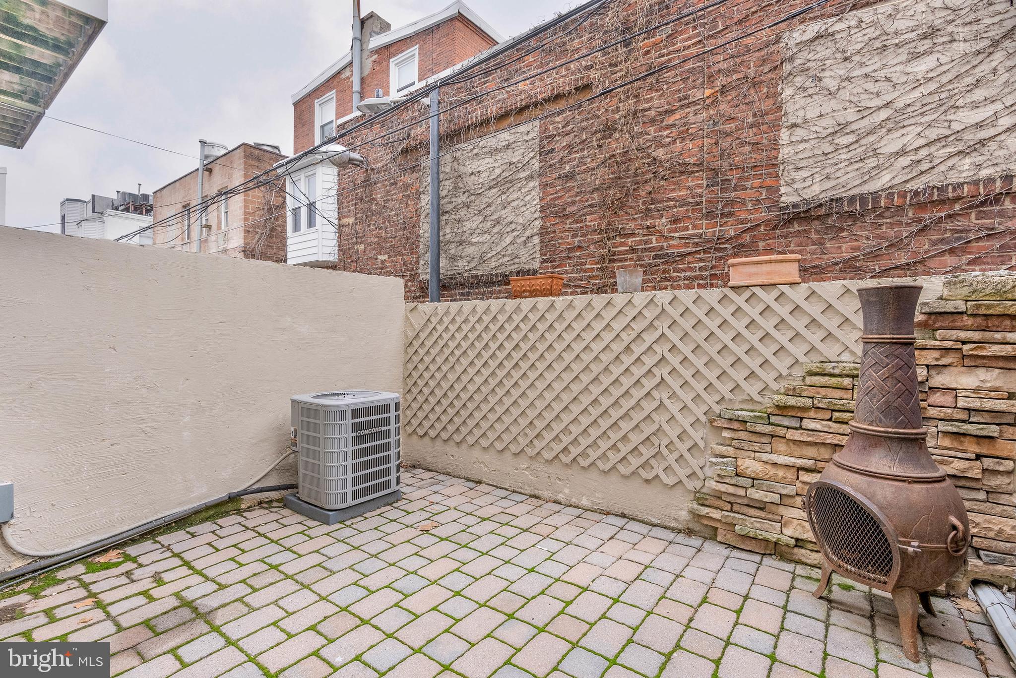 LOGAN SQUARE - Residential