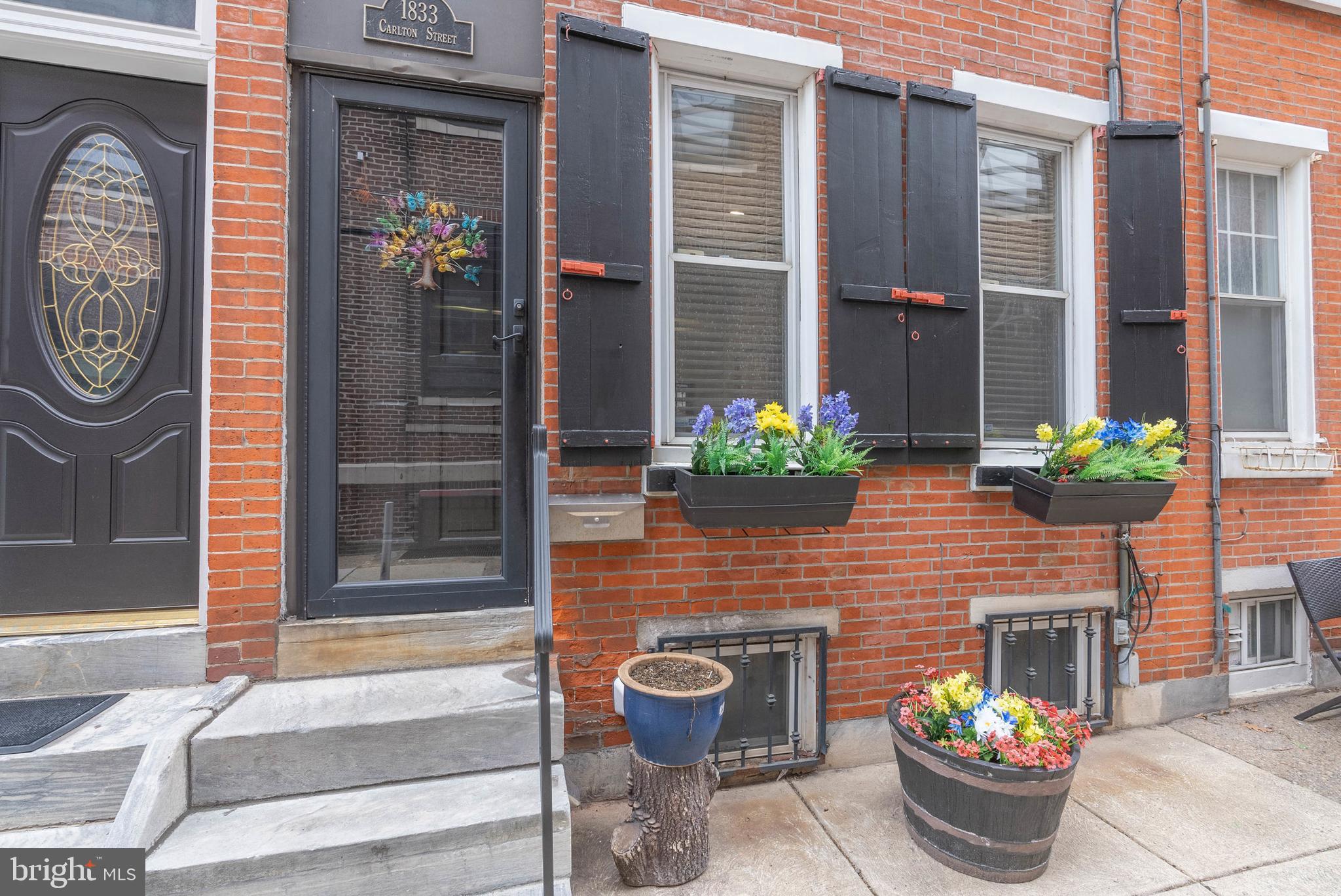 LOGAN SQUARE - Residential