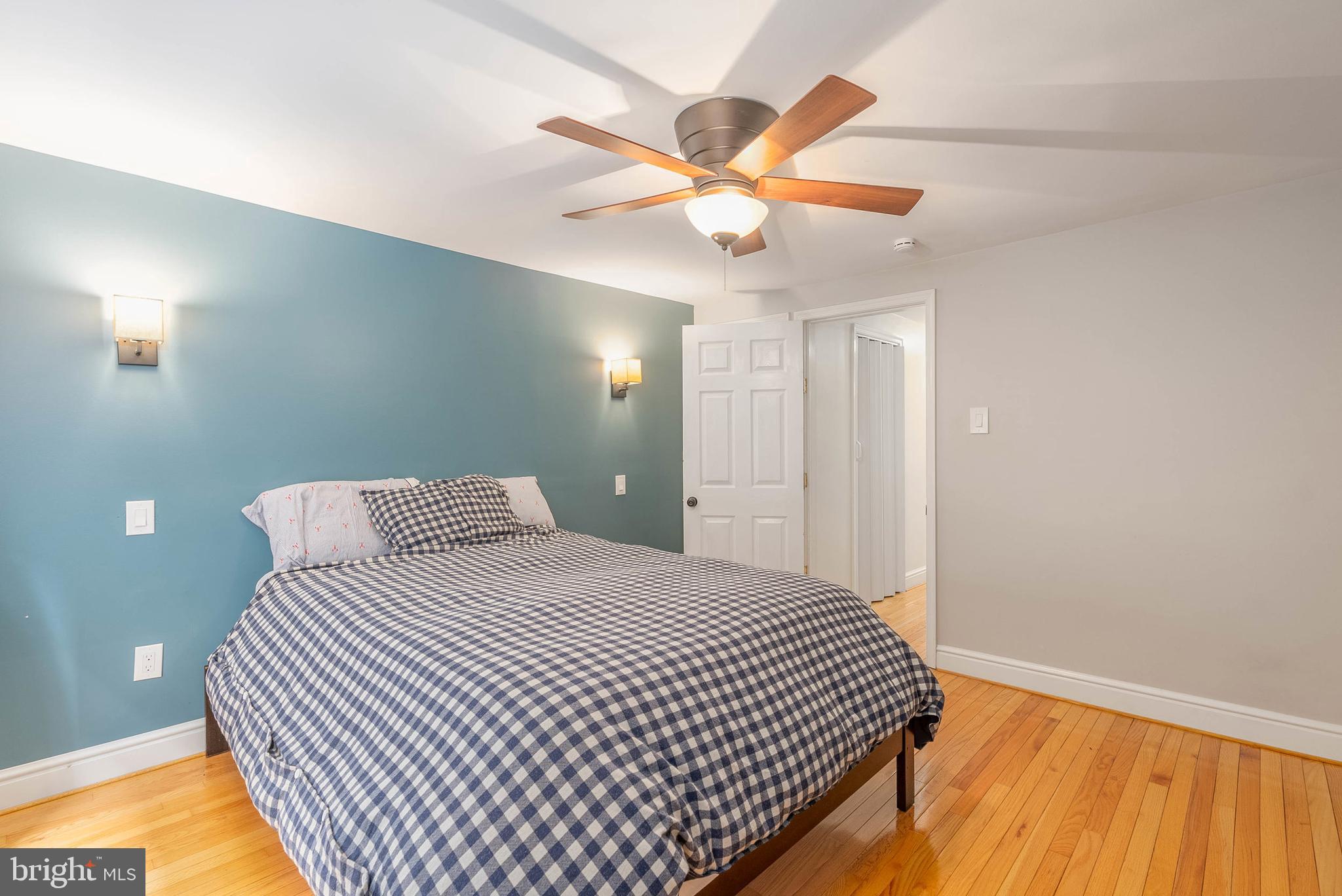 LOGAN SQUARE - Residential