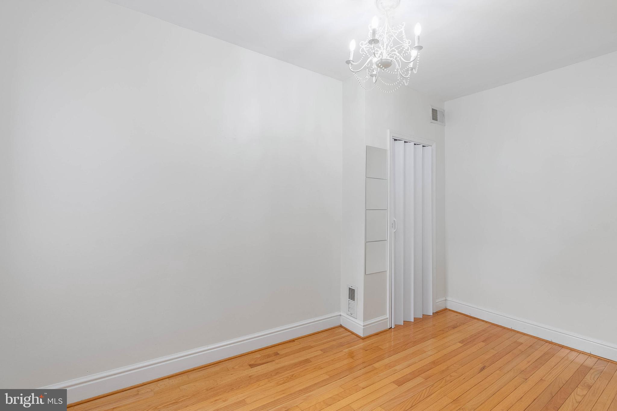 LOGAN SQUARE - Residential