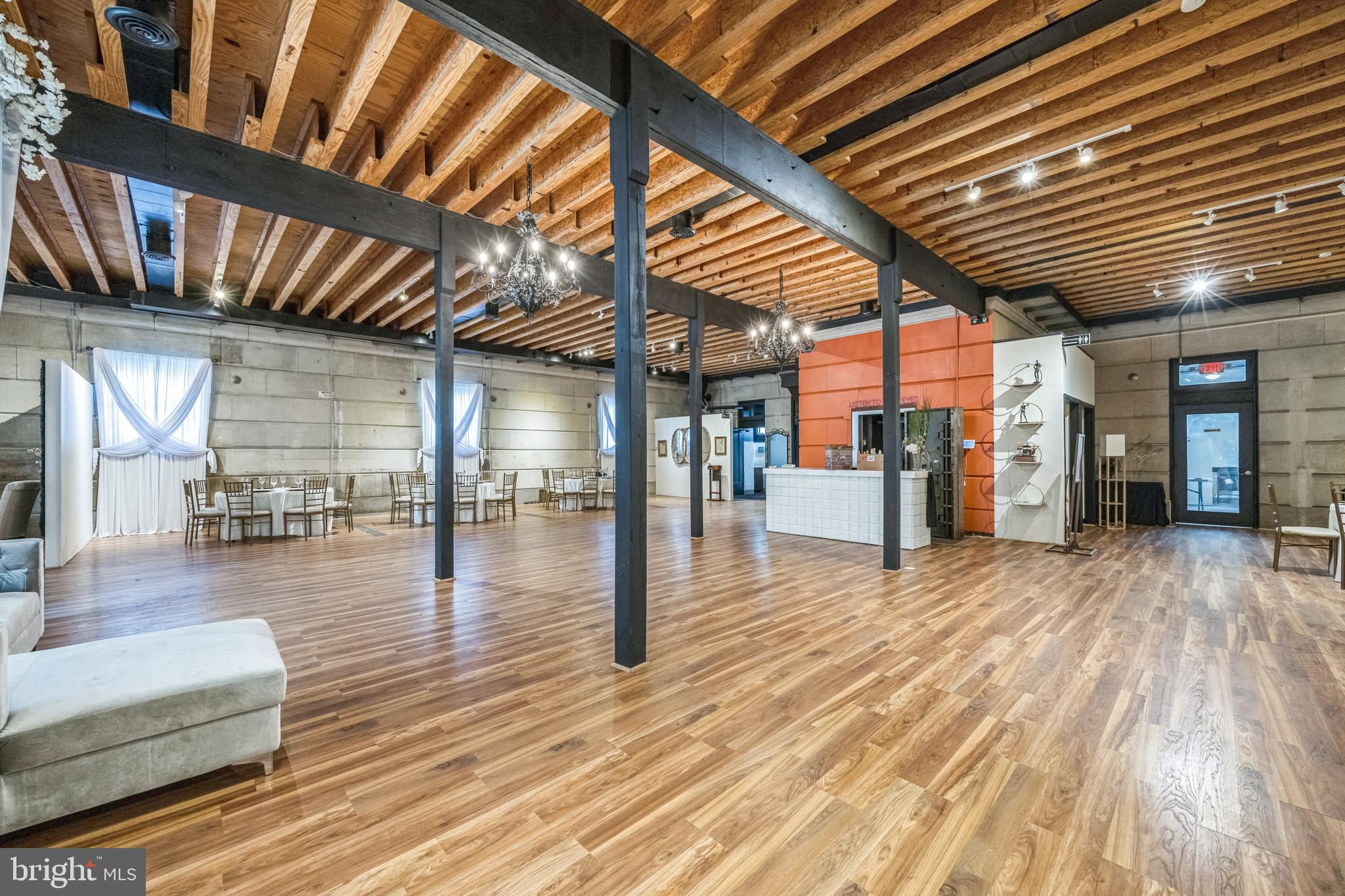 KENSINGTON - Commercial Sale