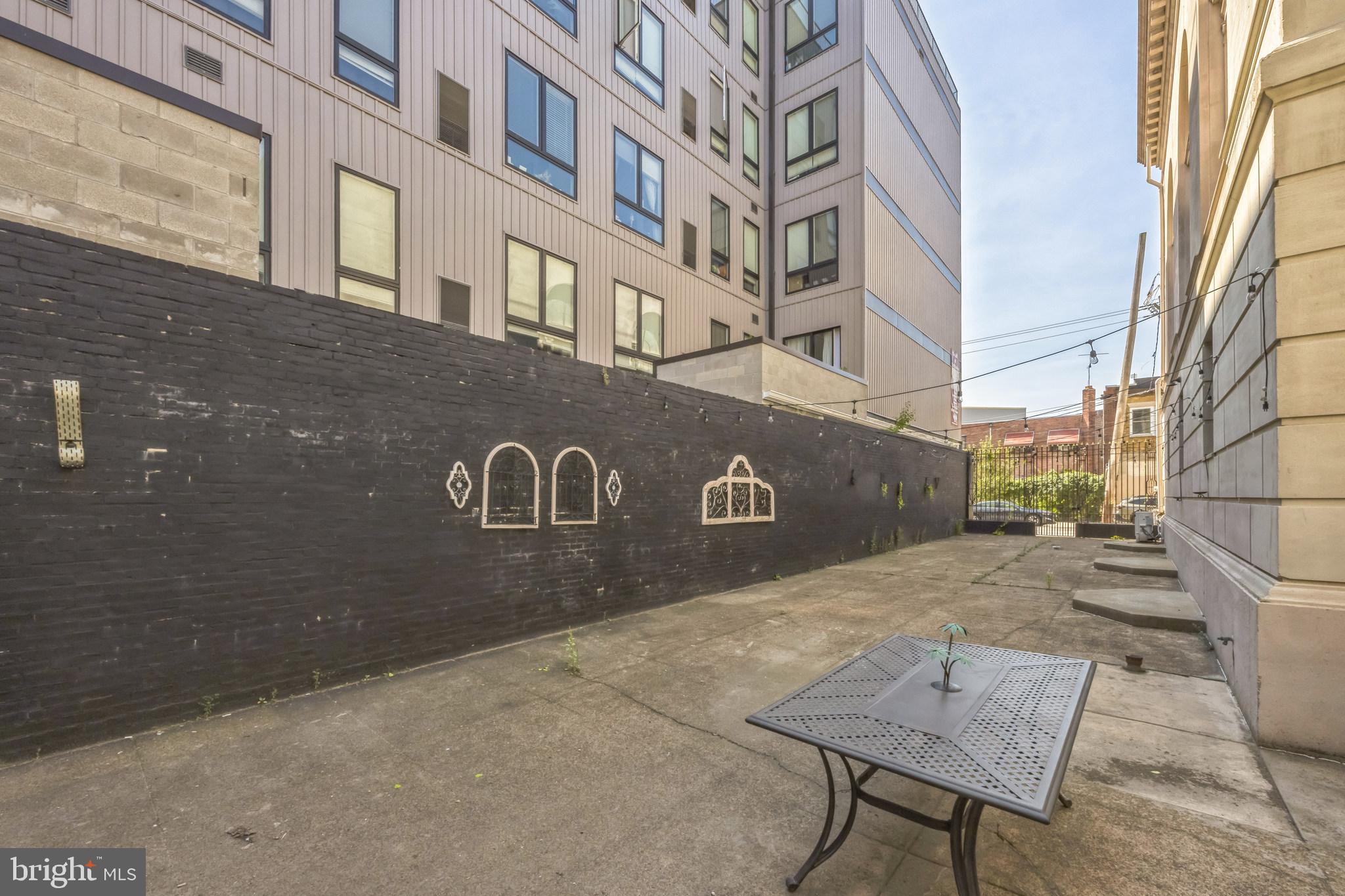 KENSINGTON - Commercial Sale