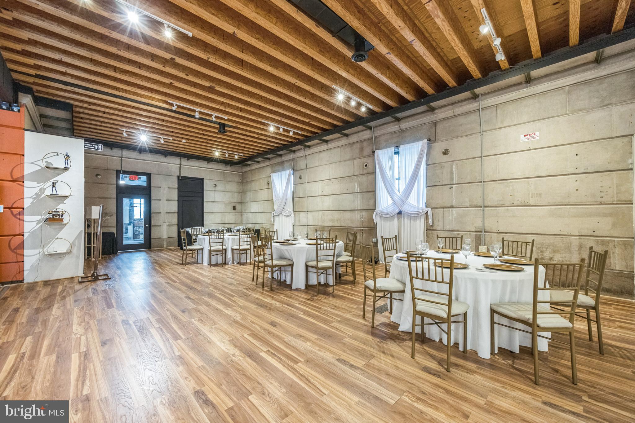 KENSINGTON - Commercial Sale